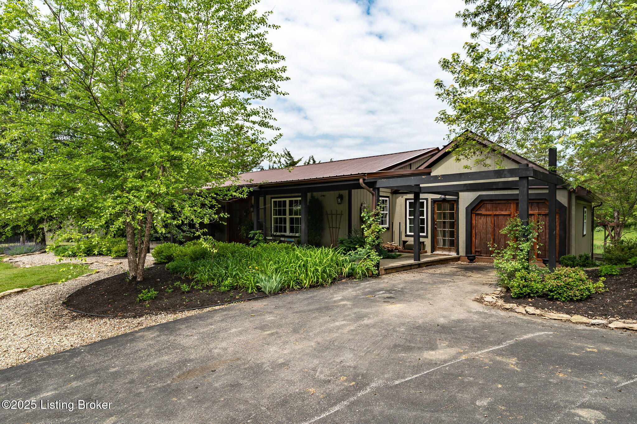 2244 Woods Pike