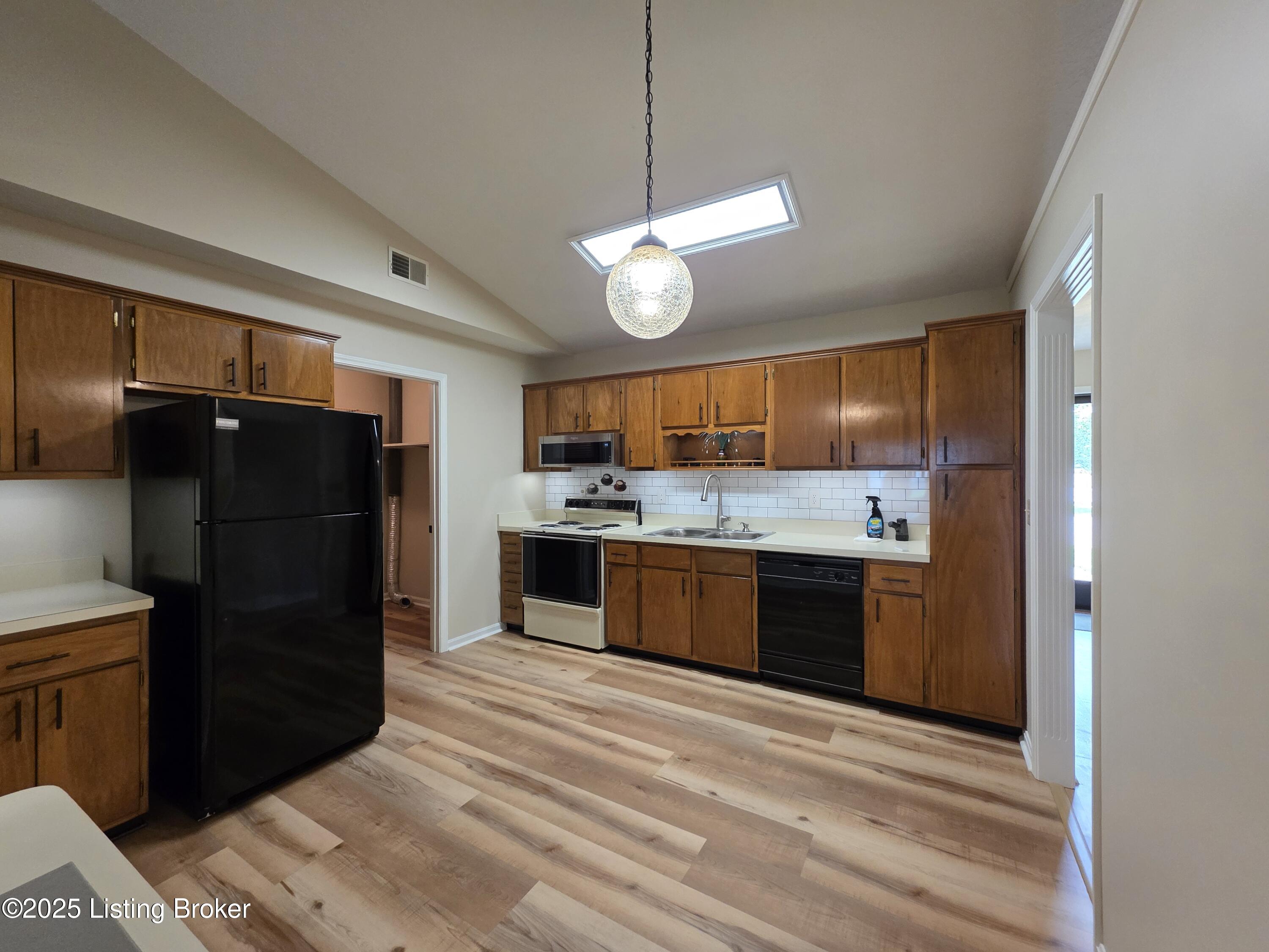 130 Flintstone Ct