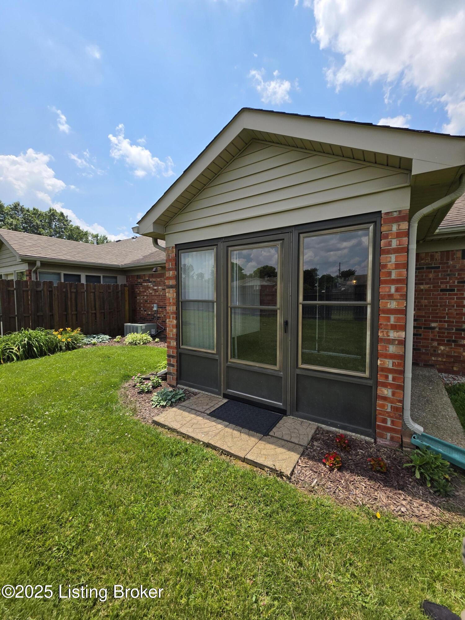 130 Flintstone Ct