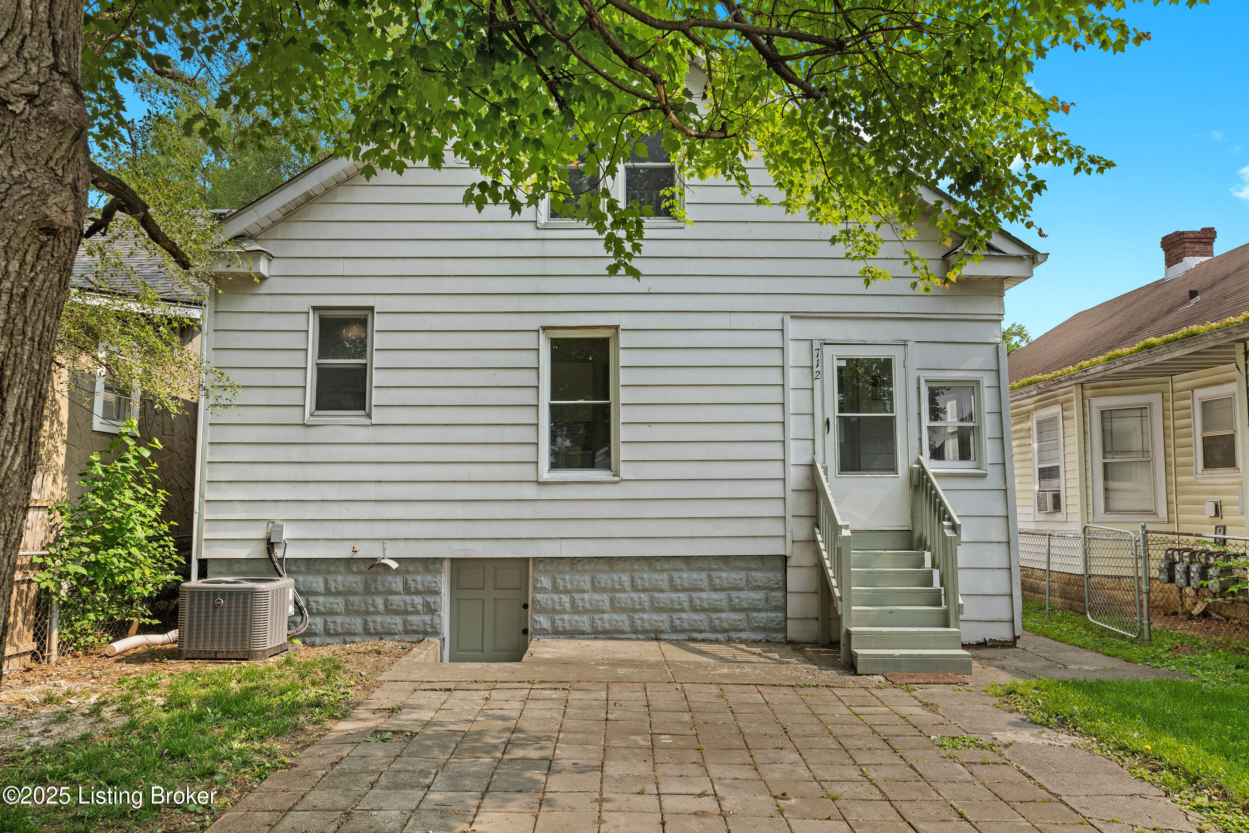 712 M St