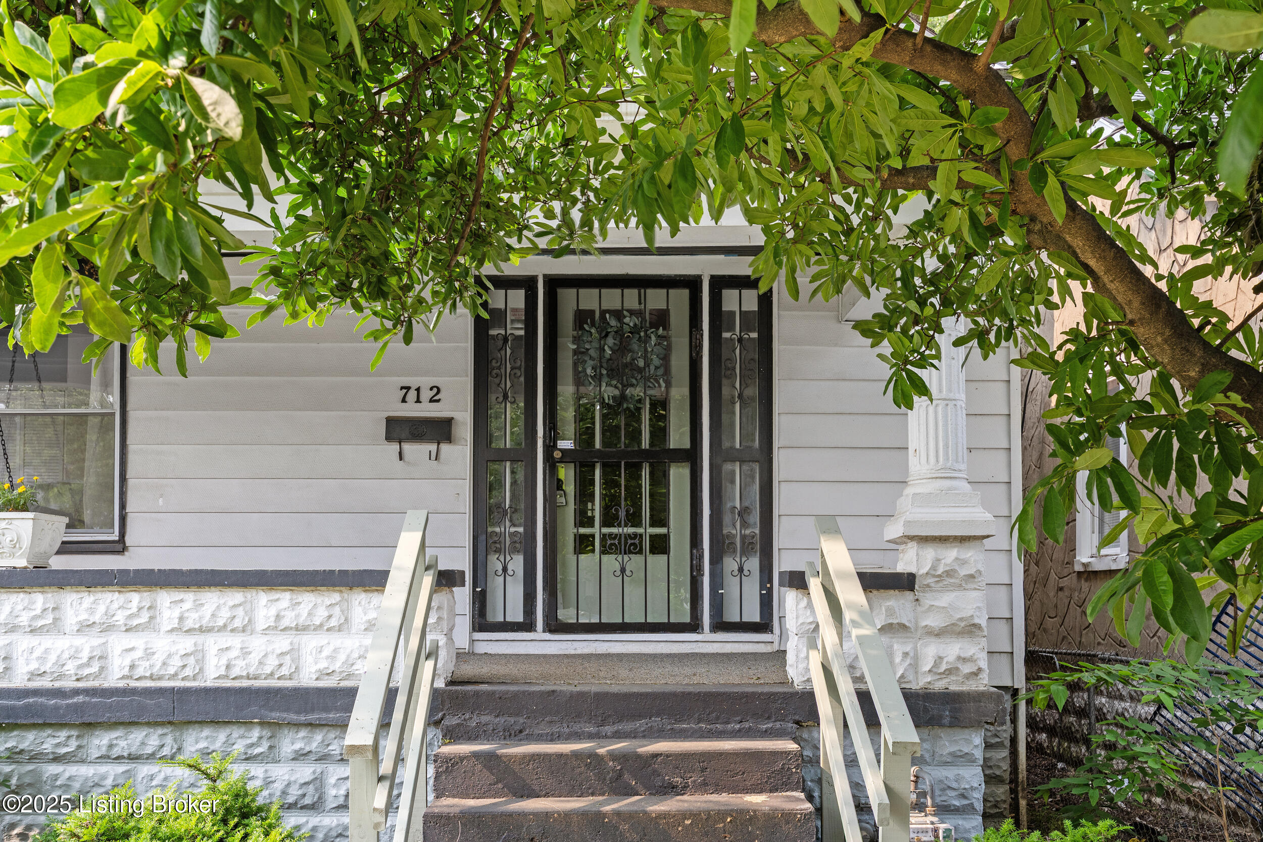 712 M St
