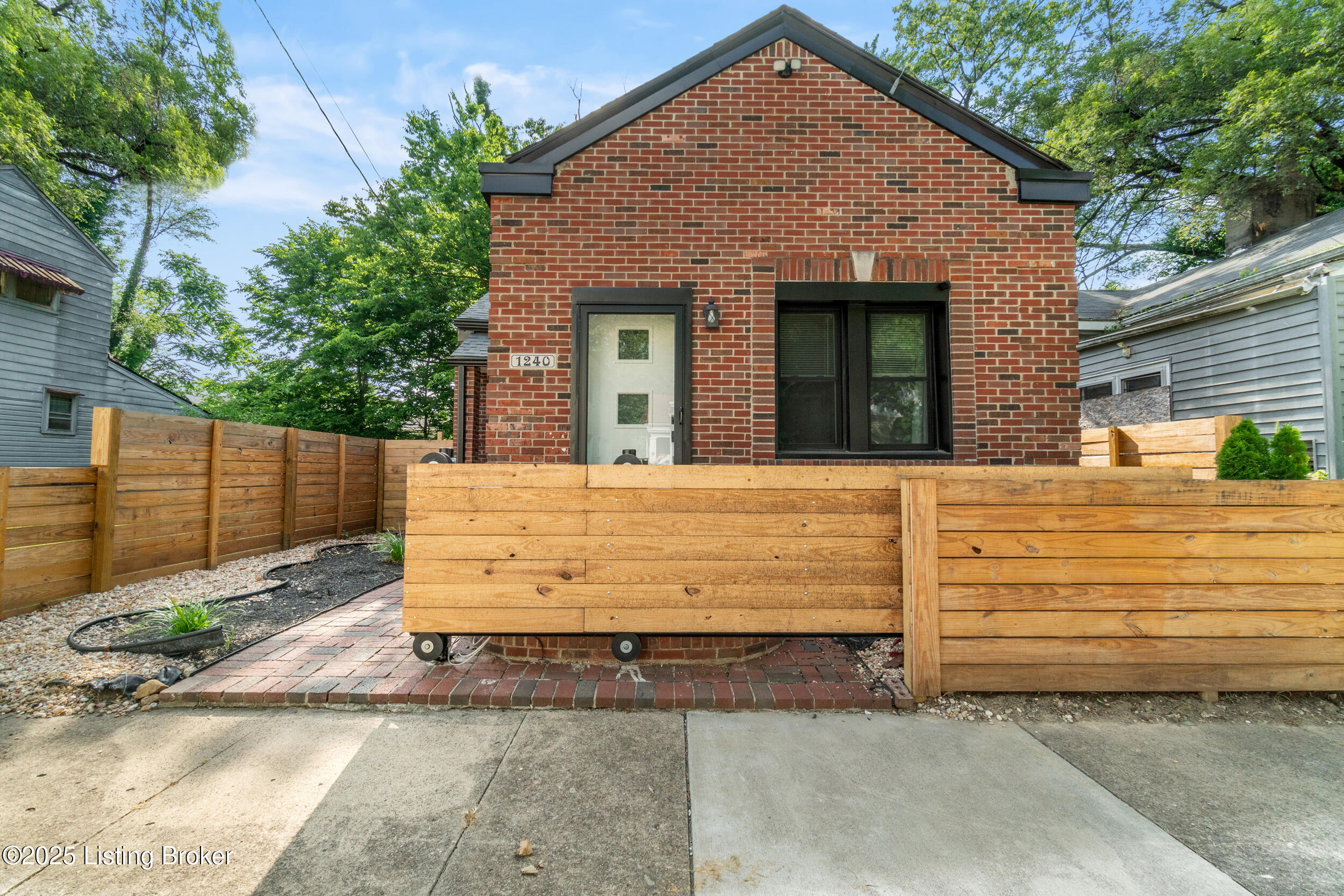 1240 S 16th St