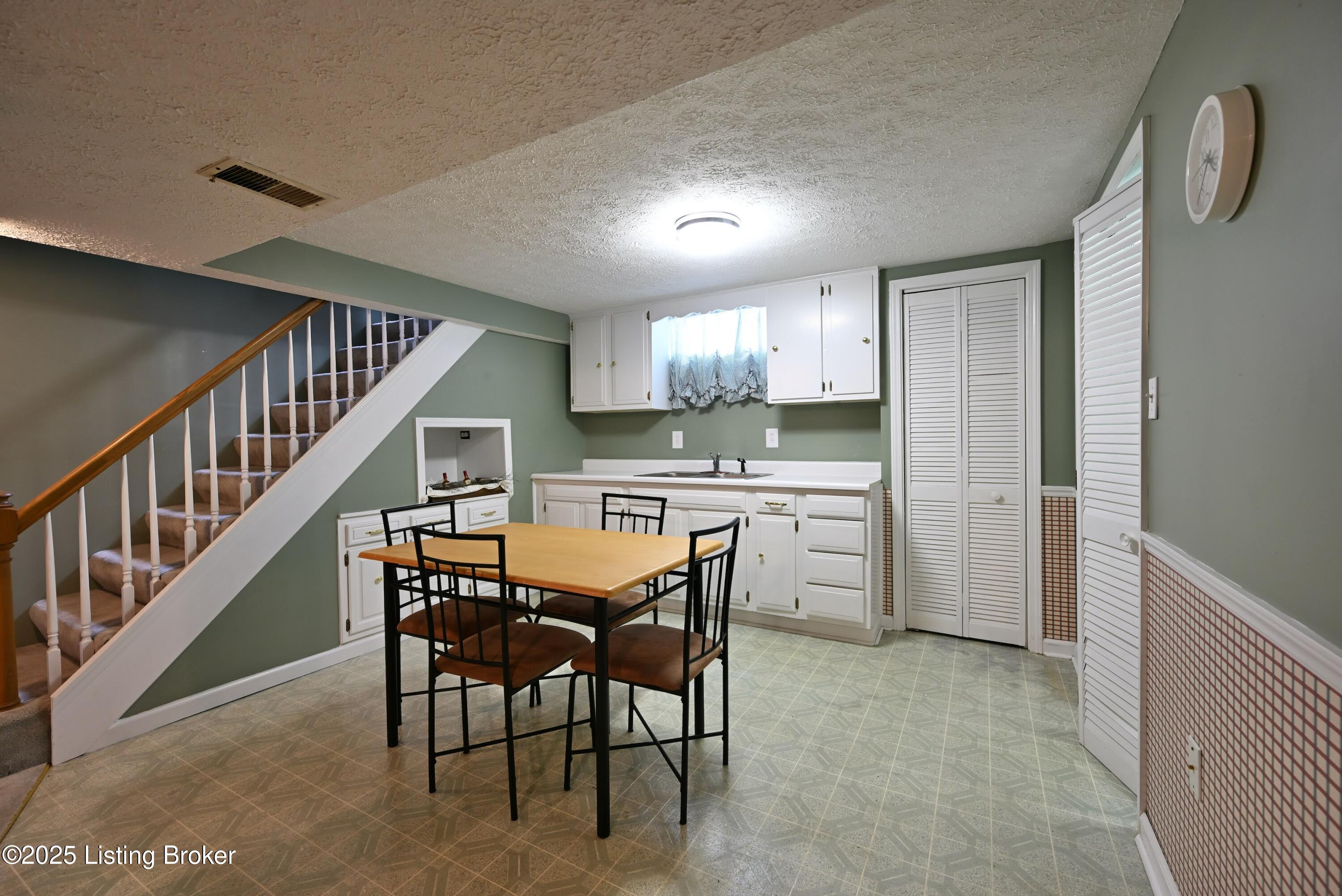 4913 D Lue Ct