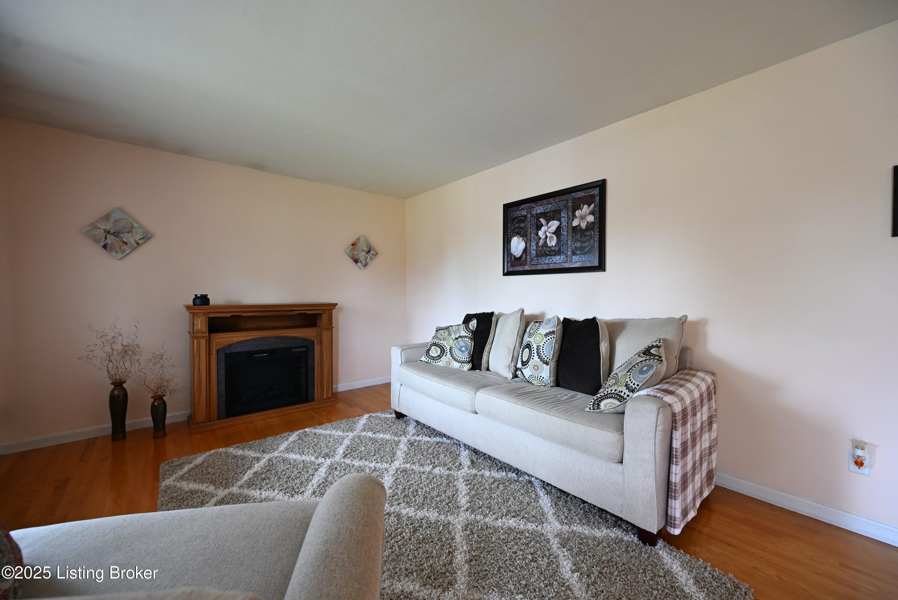 4913 D Lue Ct