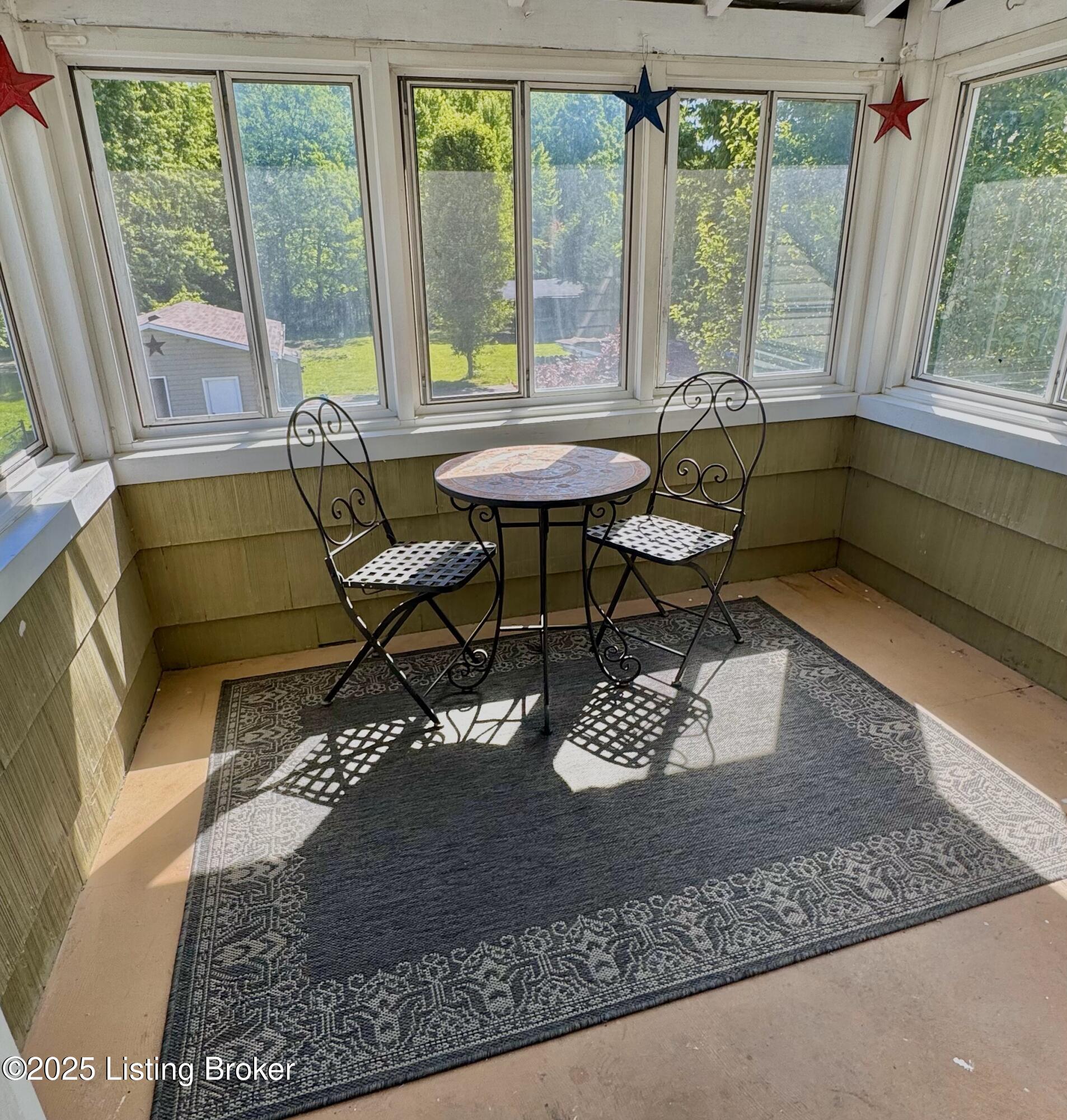 1239 Schiller Ave