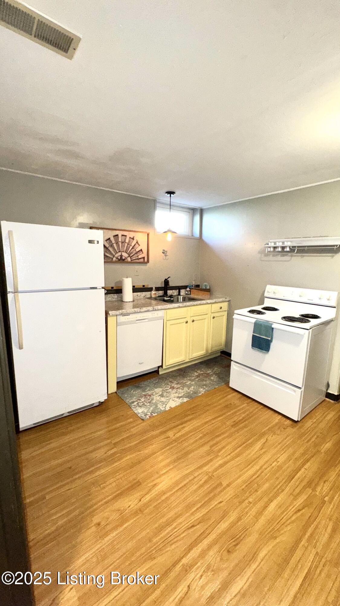 1239 Schiller Ave