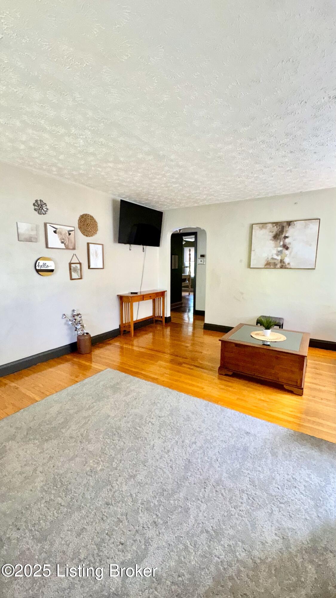 1239 Schiller Ave