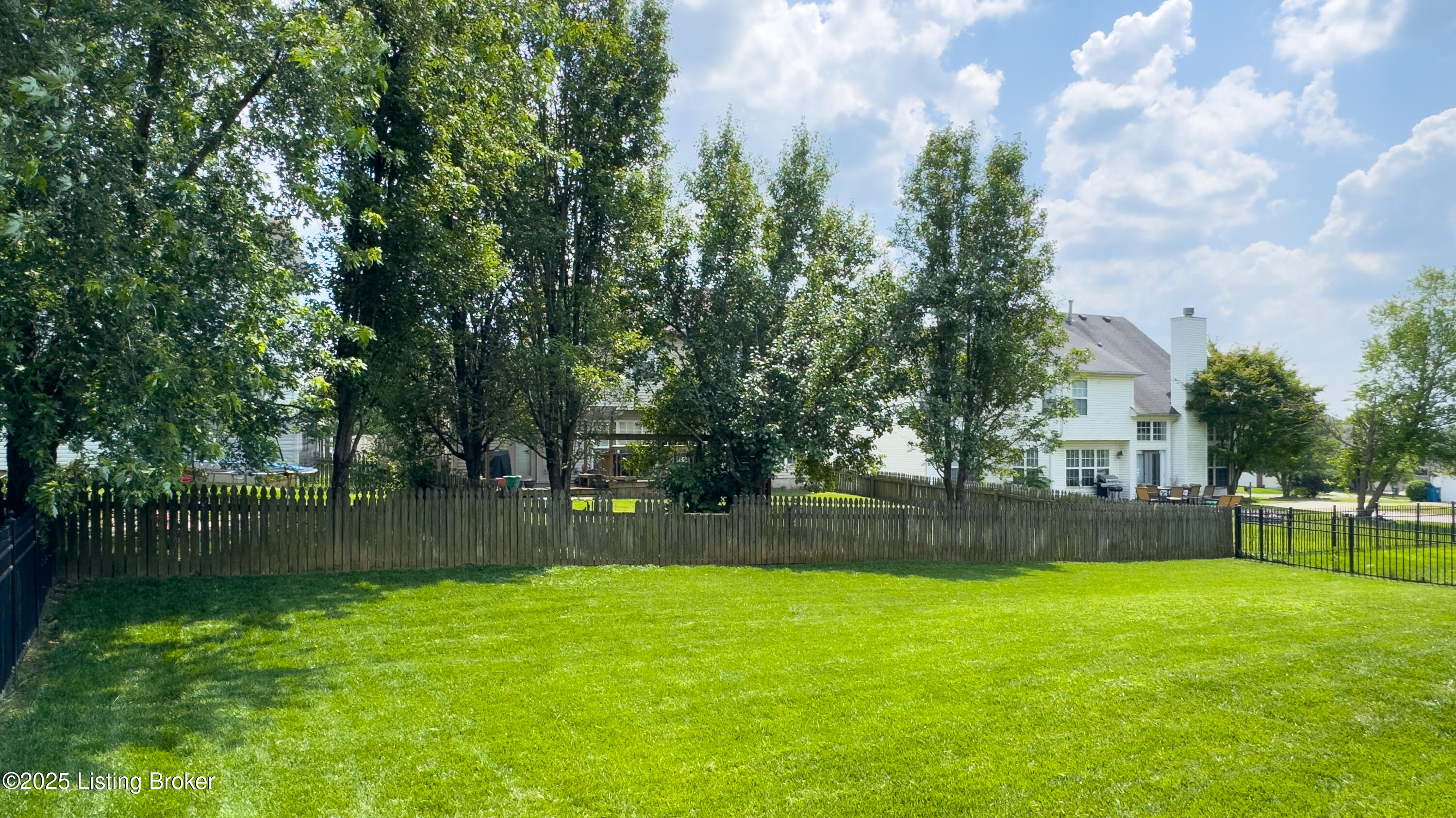 10902 Collington Dr