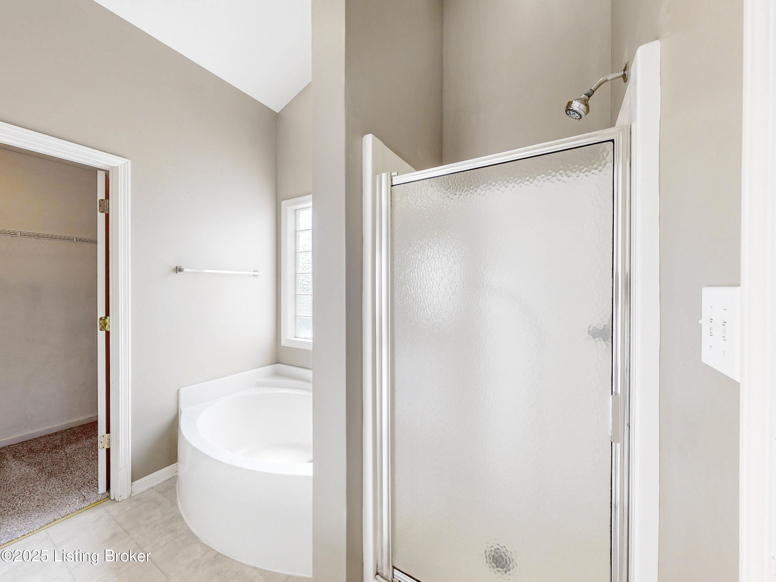 10902 Collington Dr