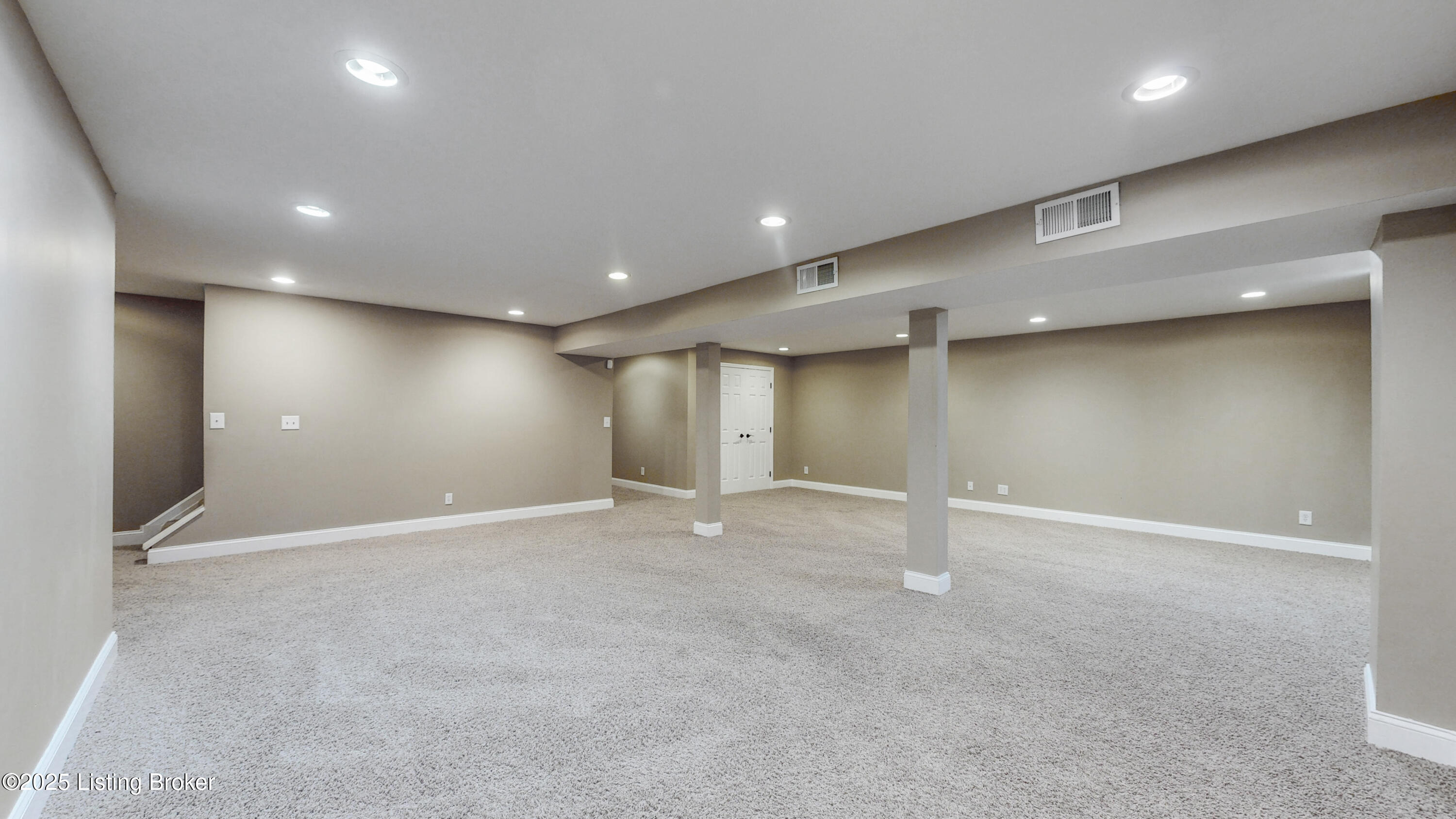 10902 Collington Dr