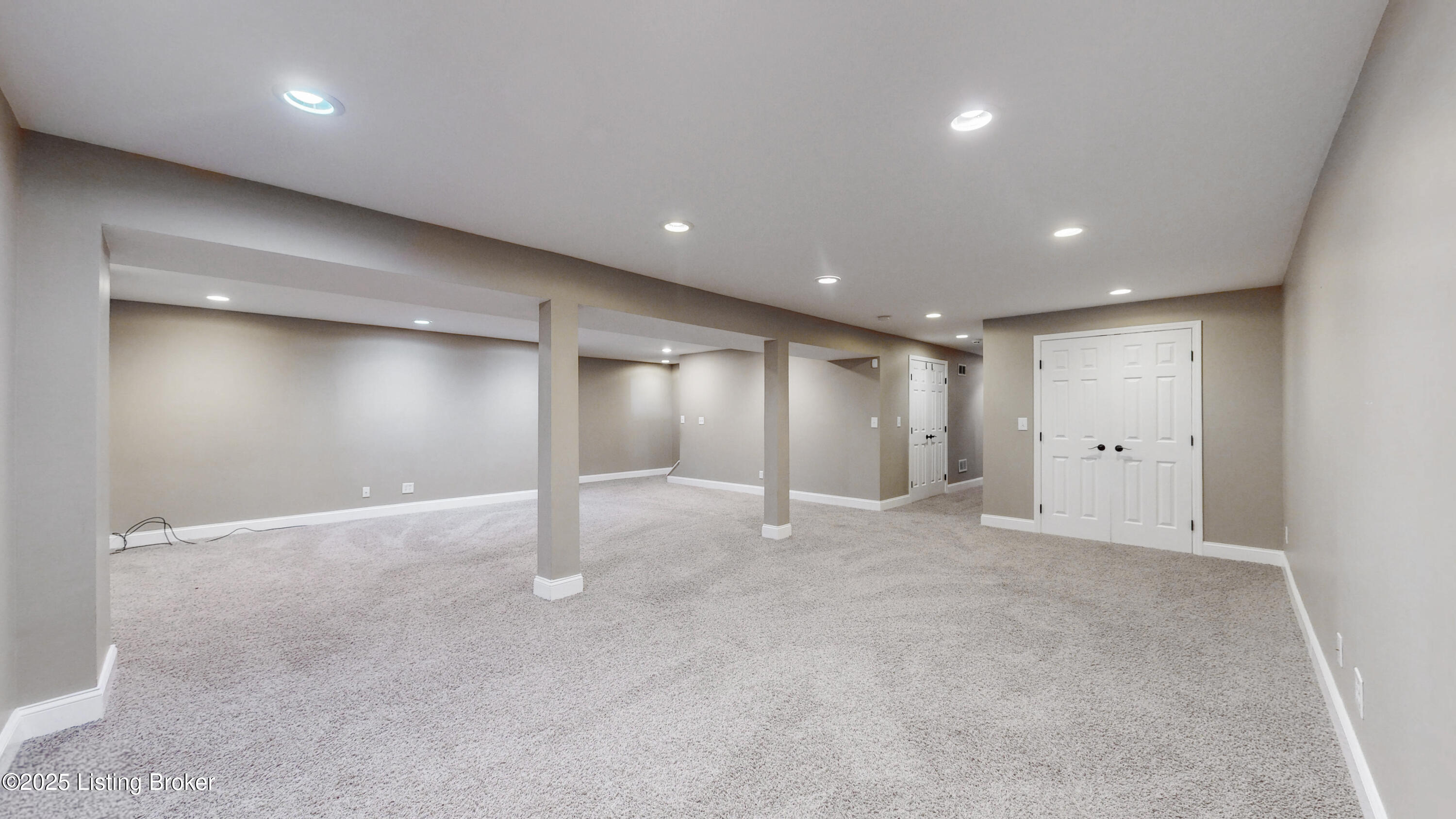 10902 Collington Dr