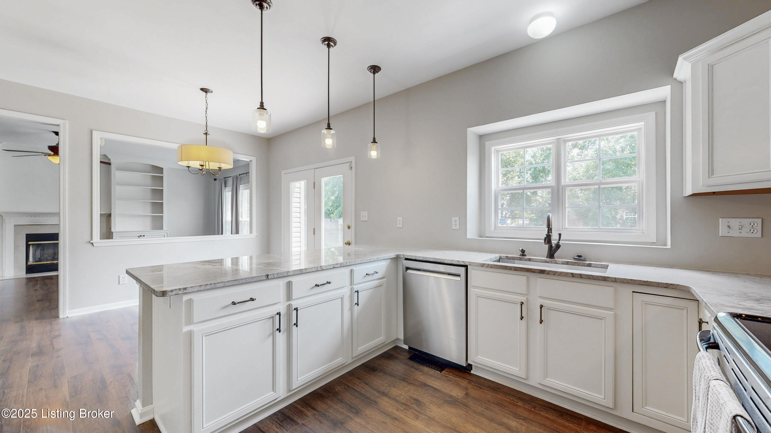 10902 Collington Dr