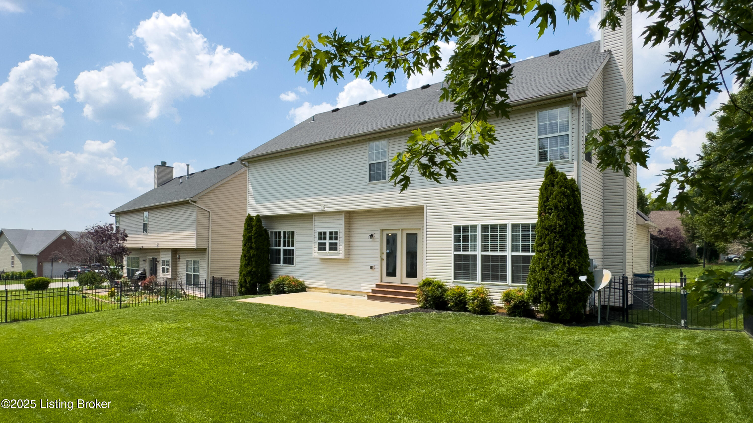 10902 Collington Dr