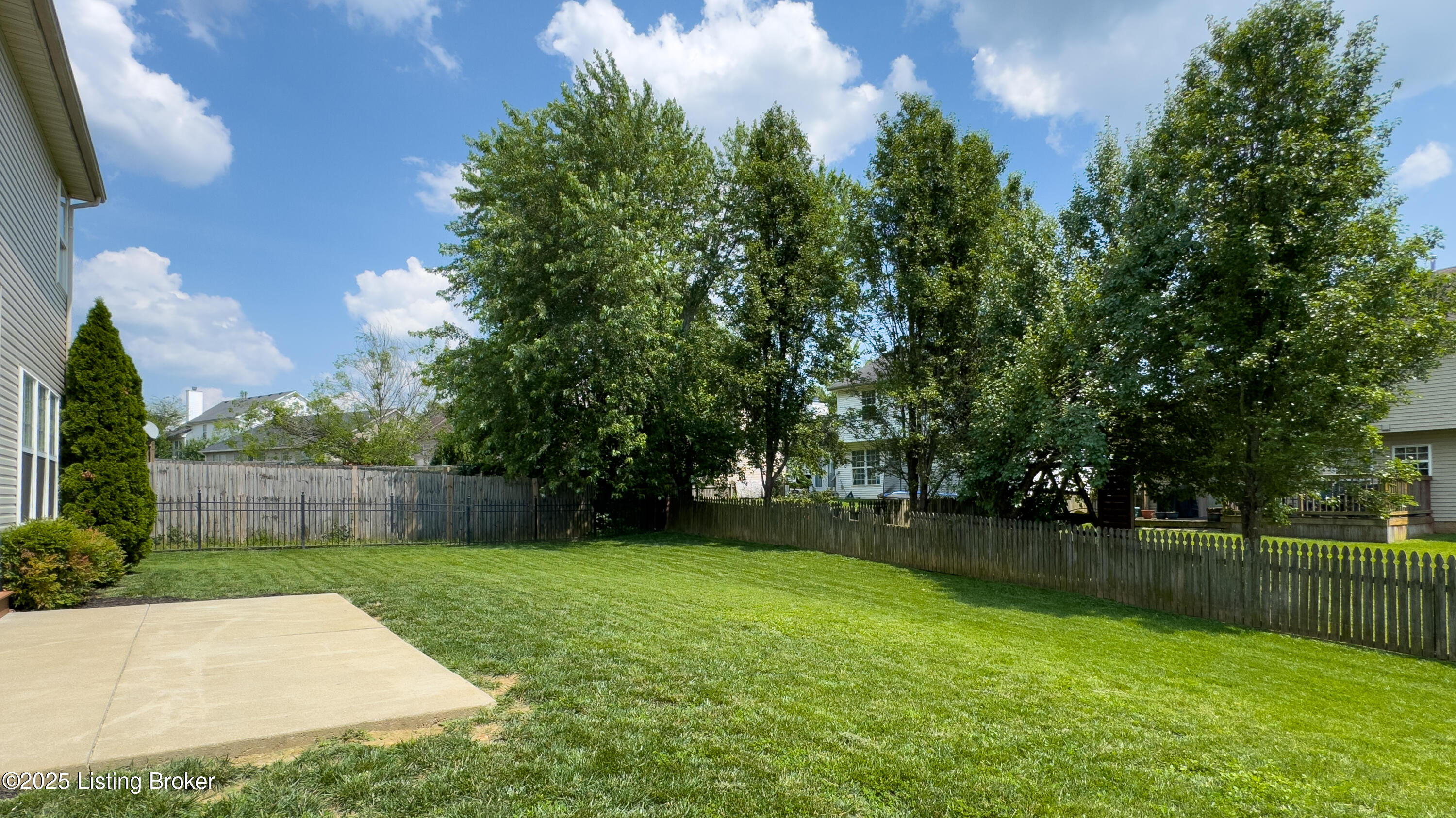 10902 Collington Dr