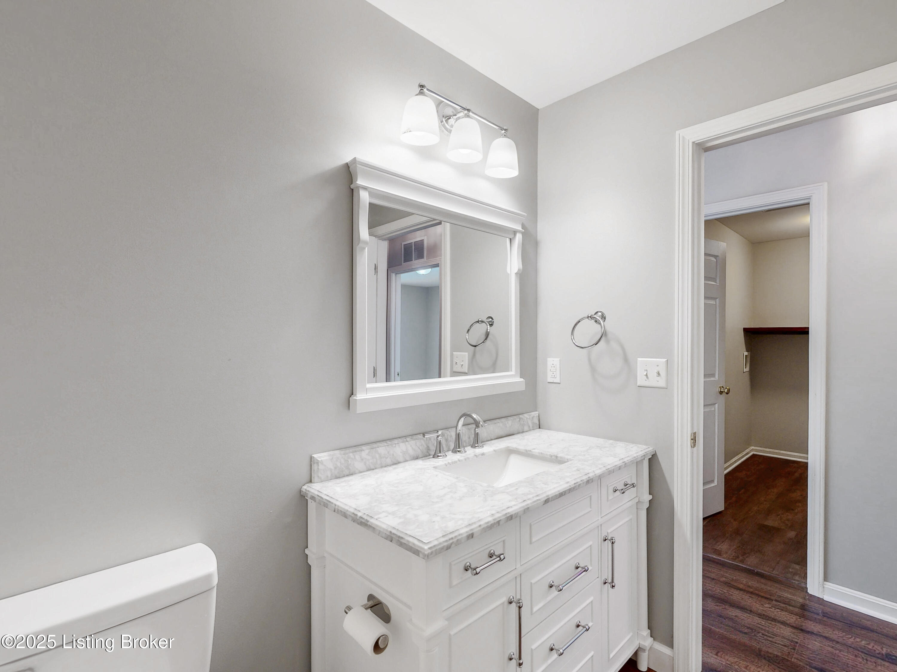 10902 Collington Dr