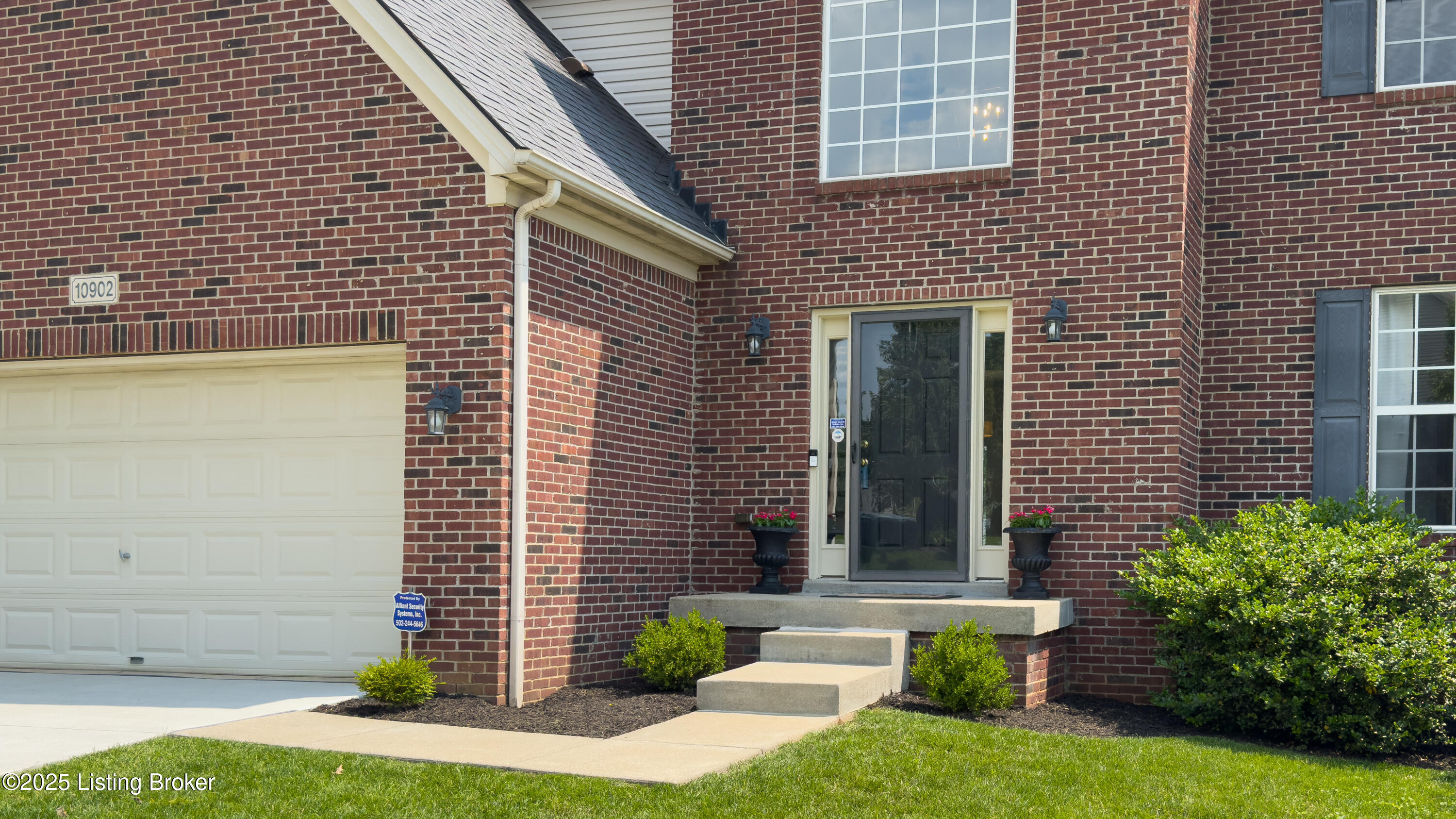 10902 Collington Dr