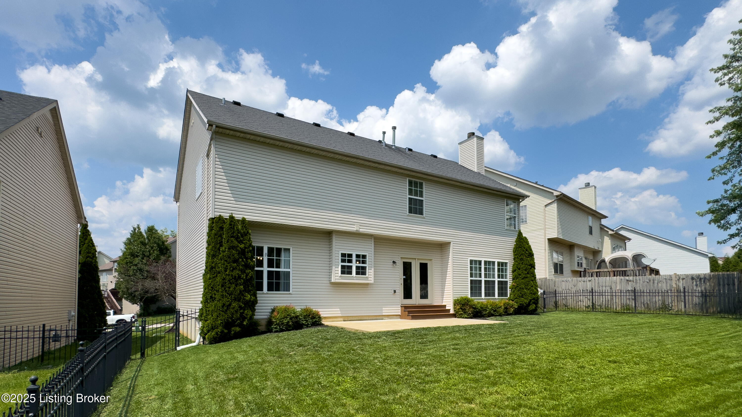 10902 Collington Dr
