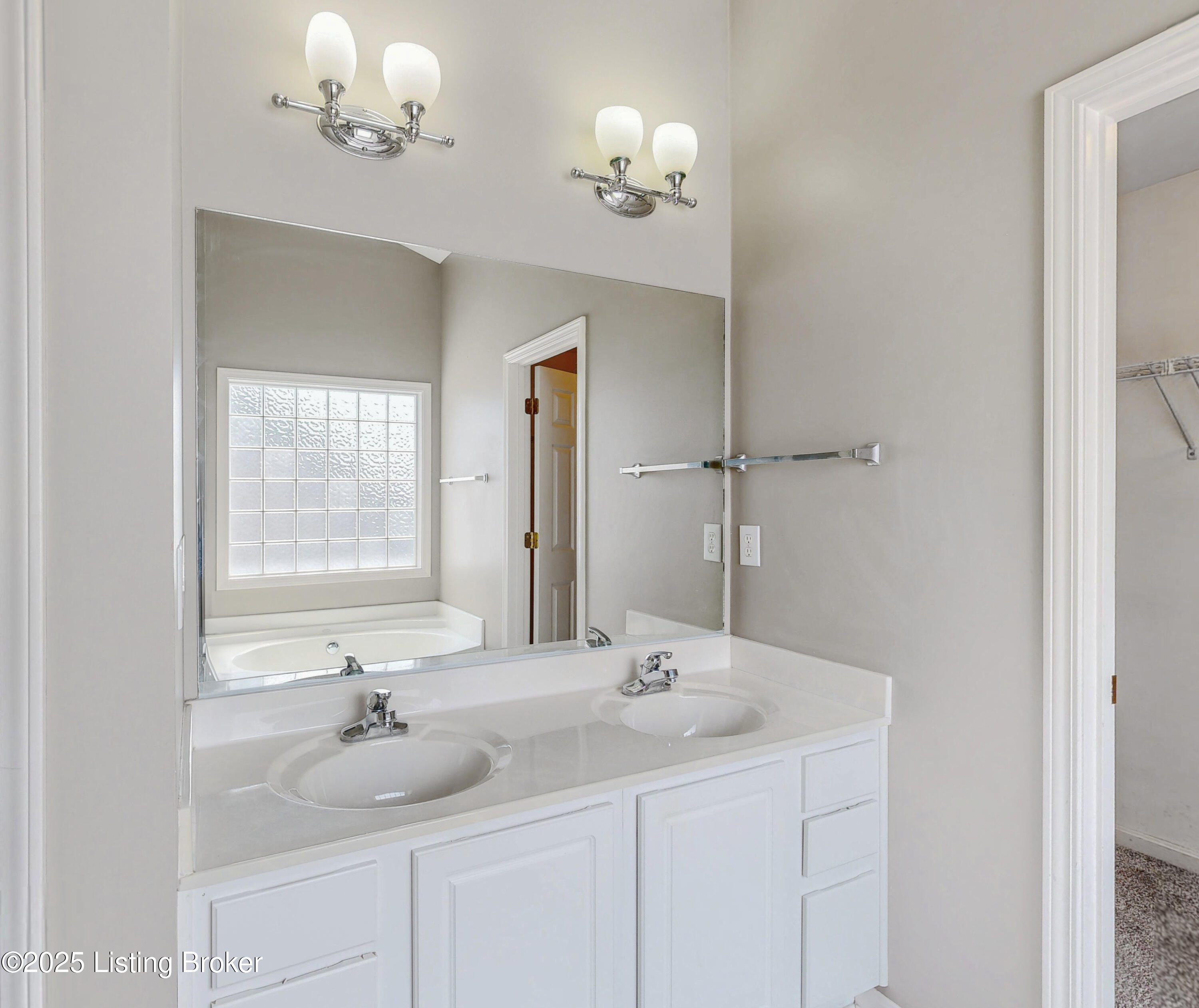 10902 Collington Dr