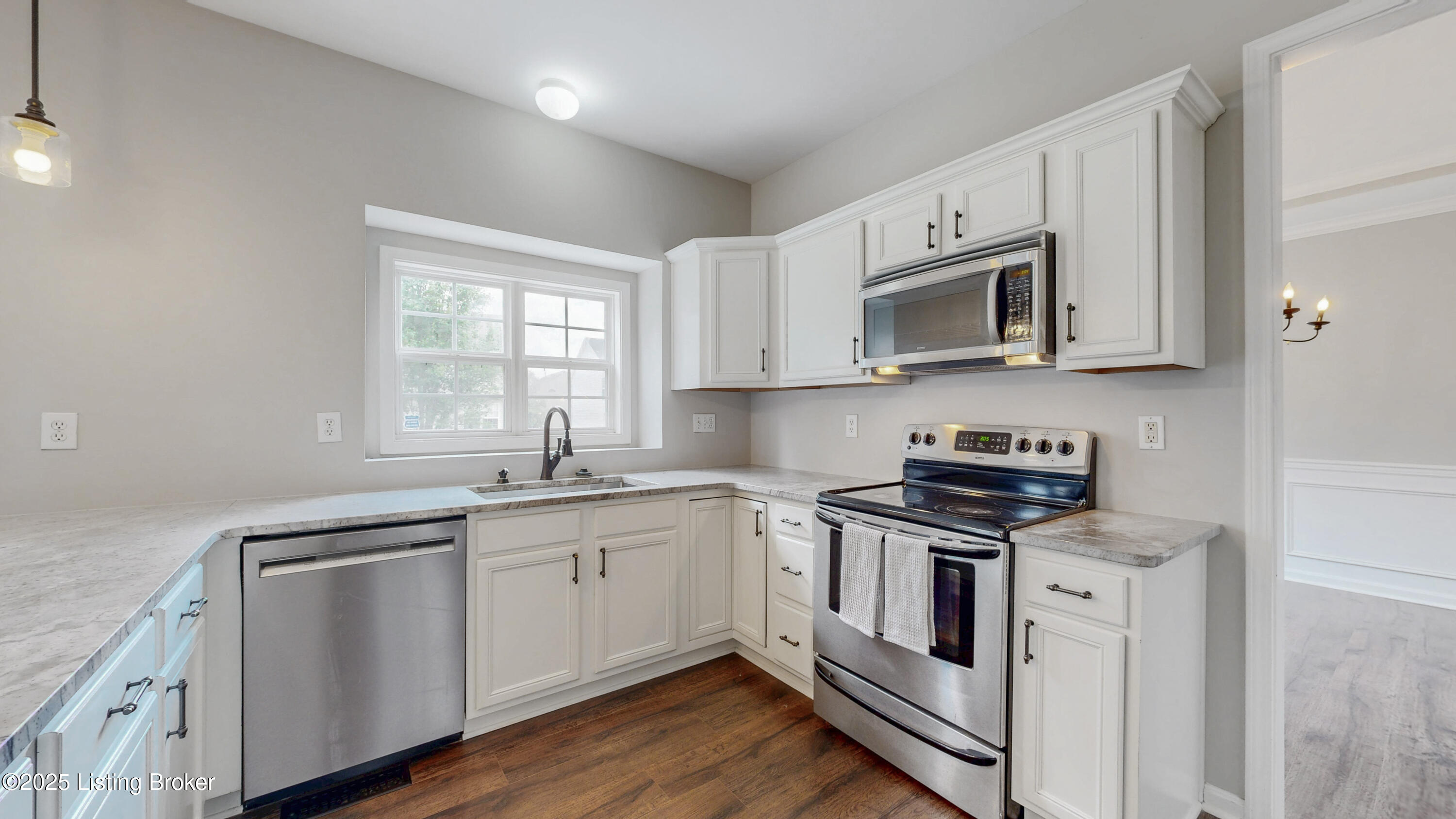 10902 Collington Dr