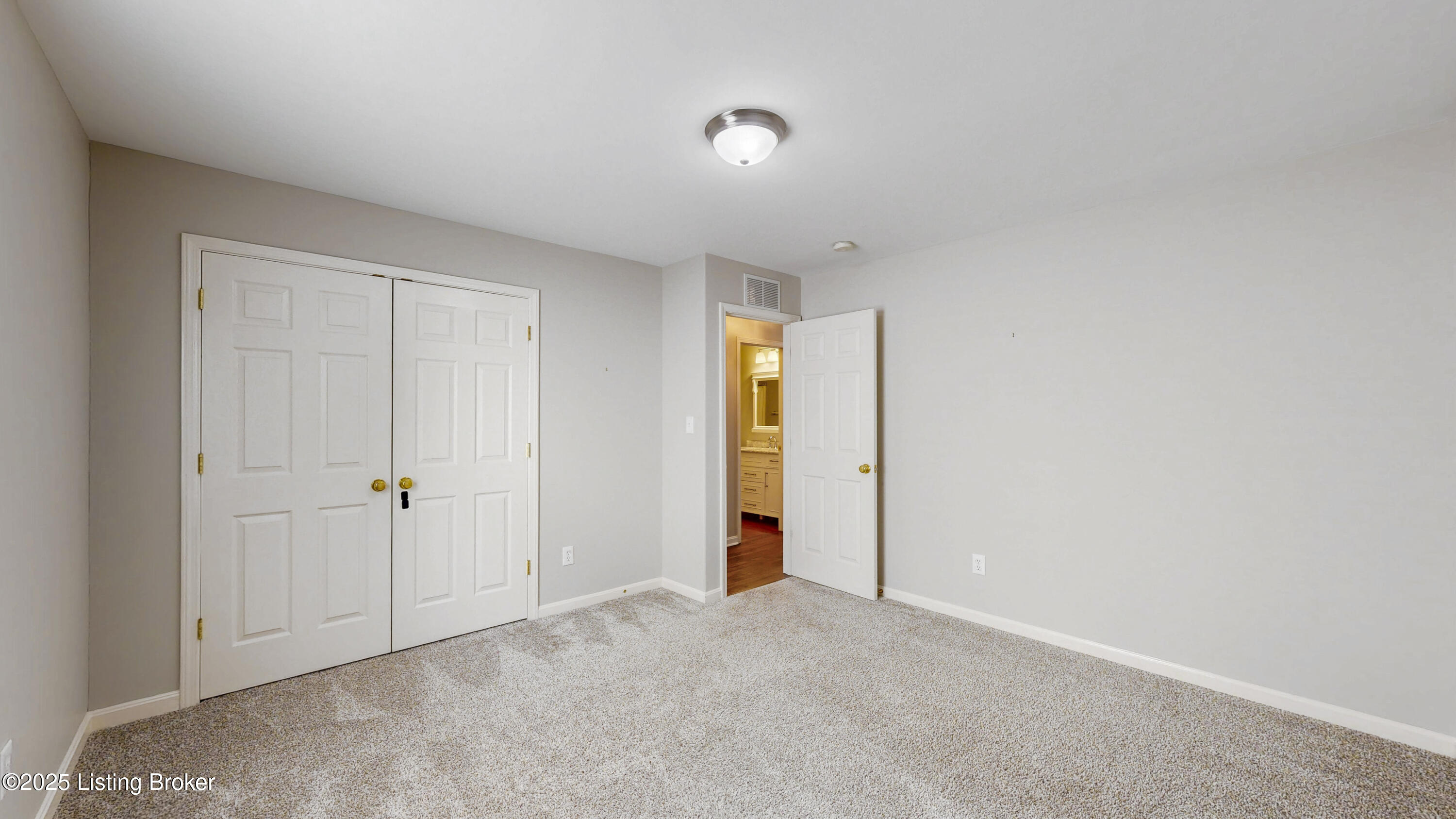 10902 Collington Dr
