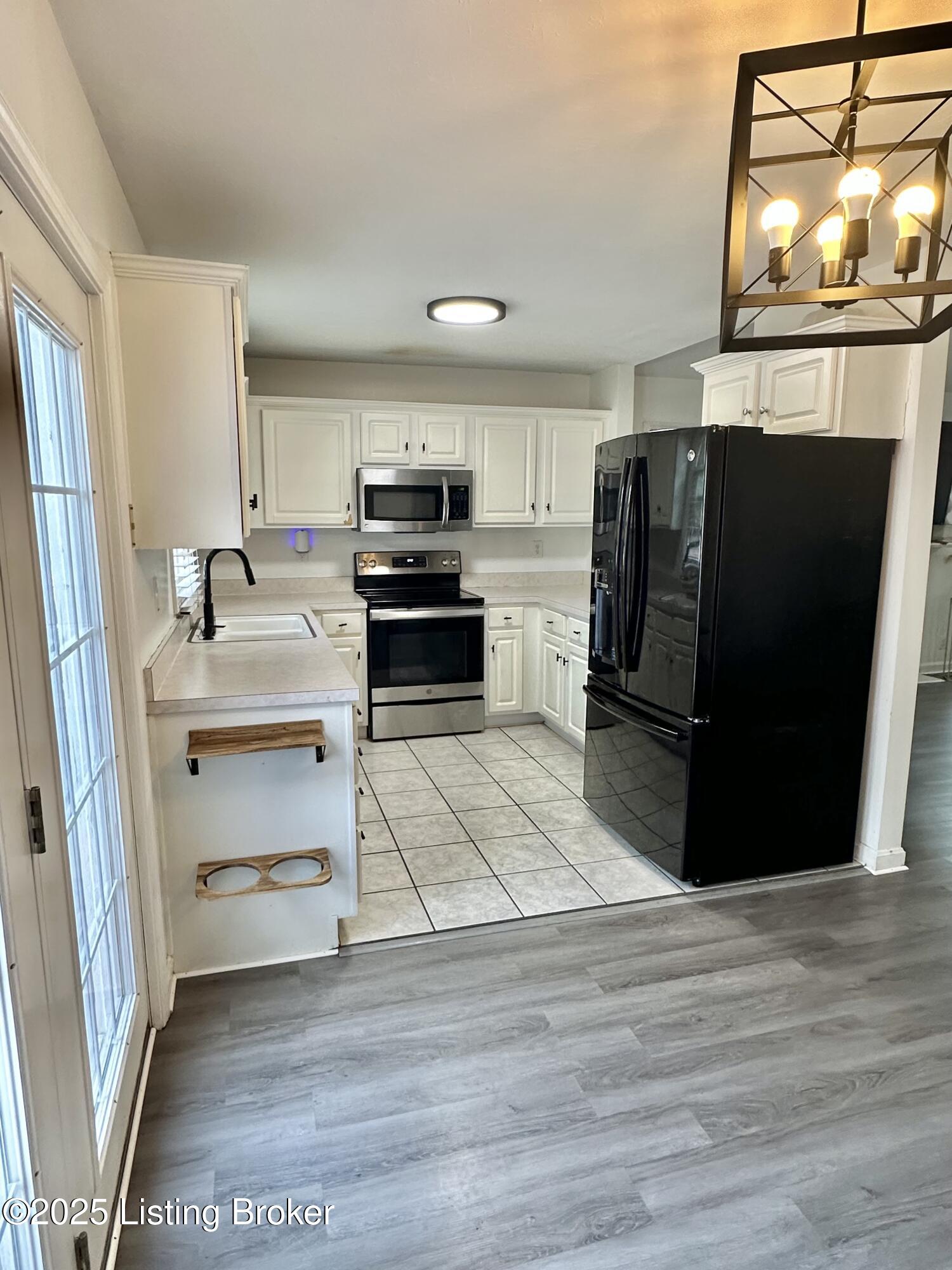 3907 Vantage Pl