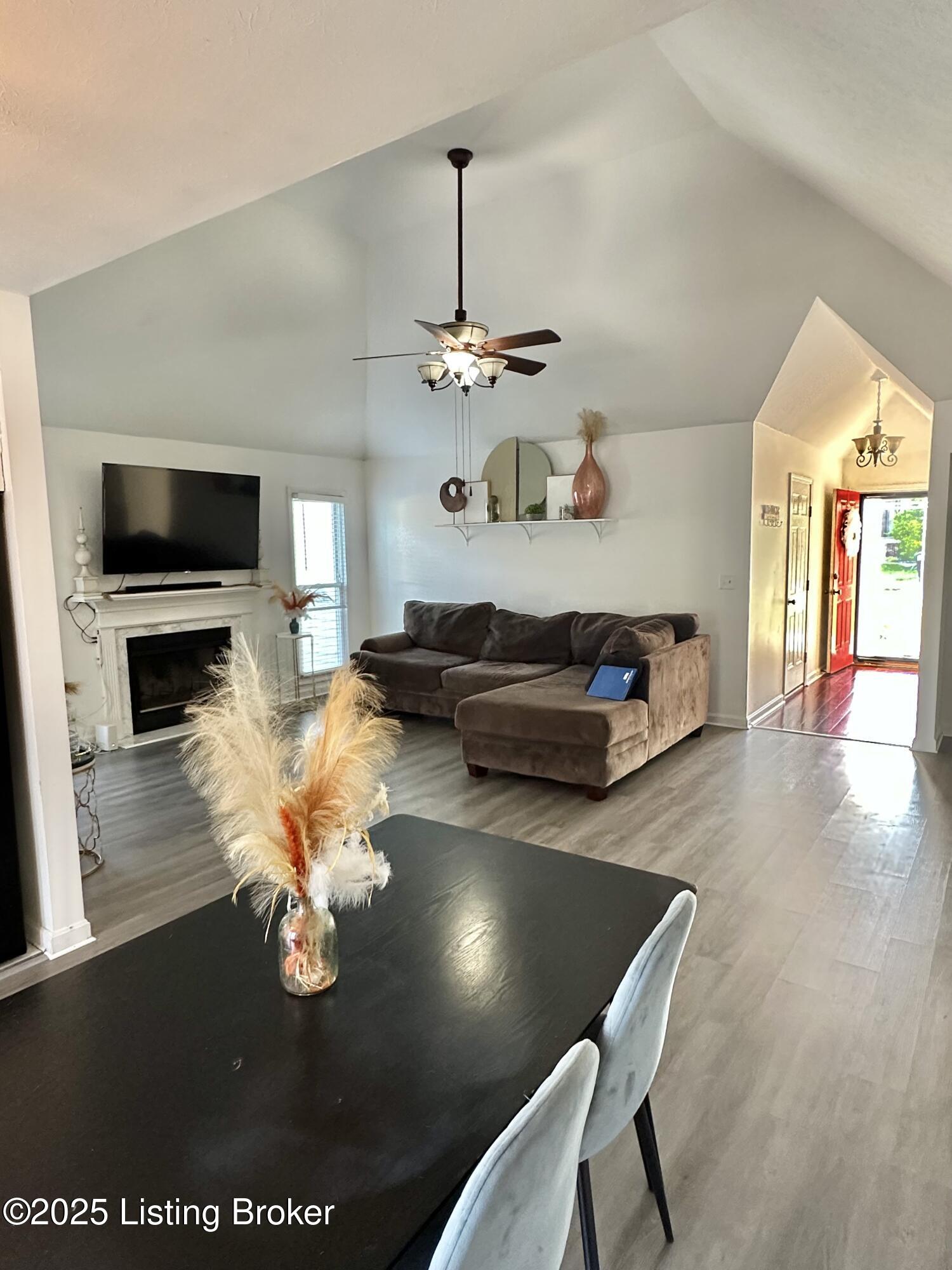 3907 Vantage Pl