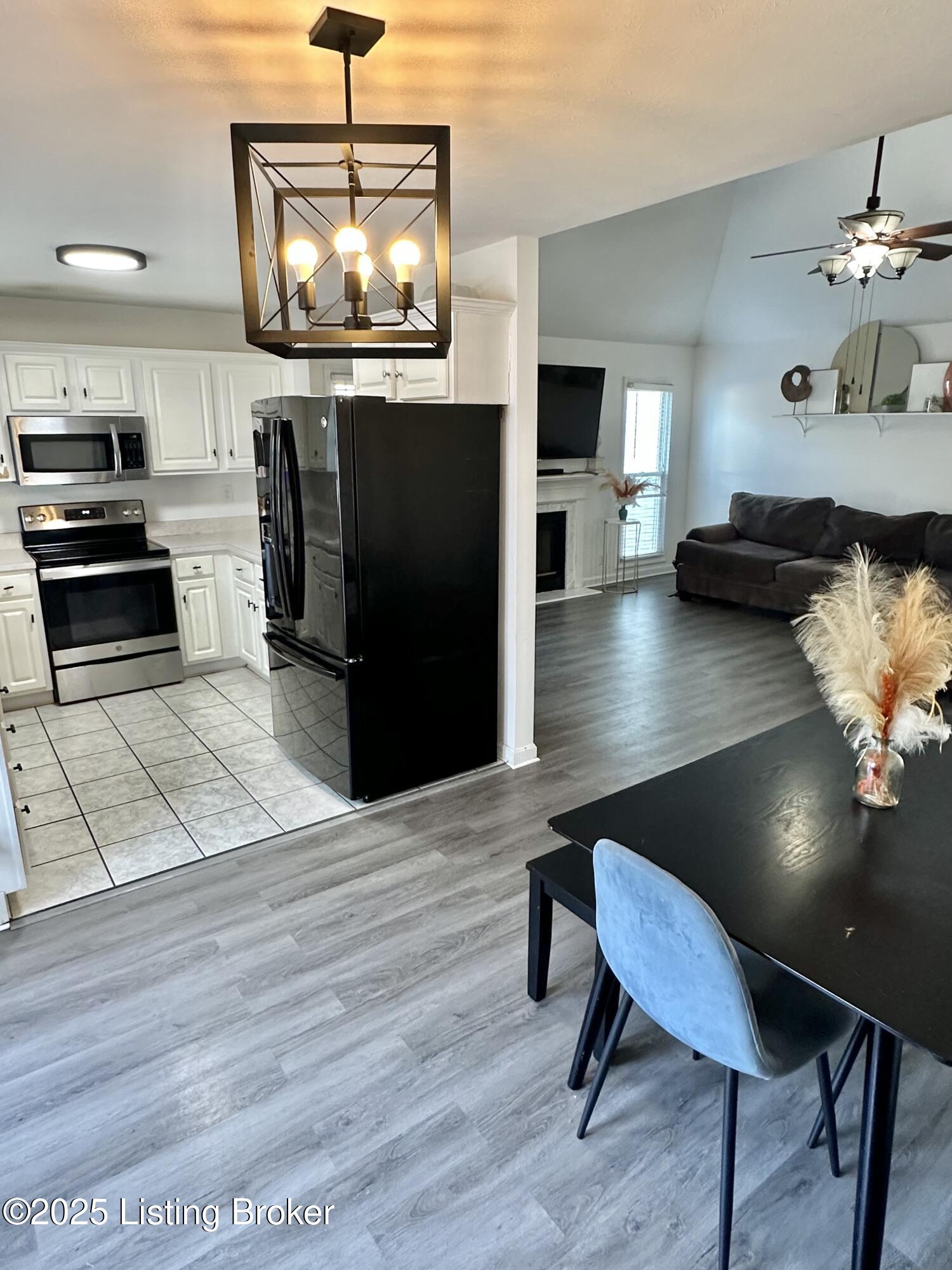 3907 Vantage Pl