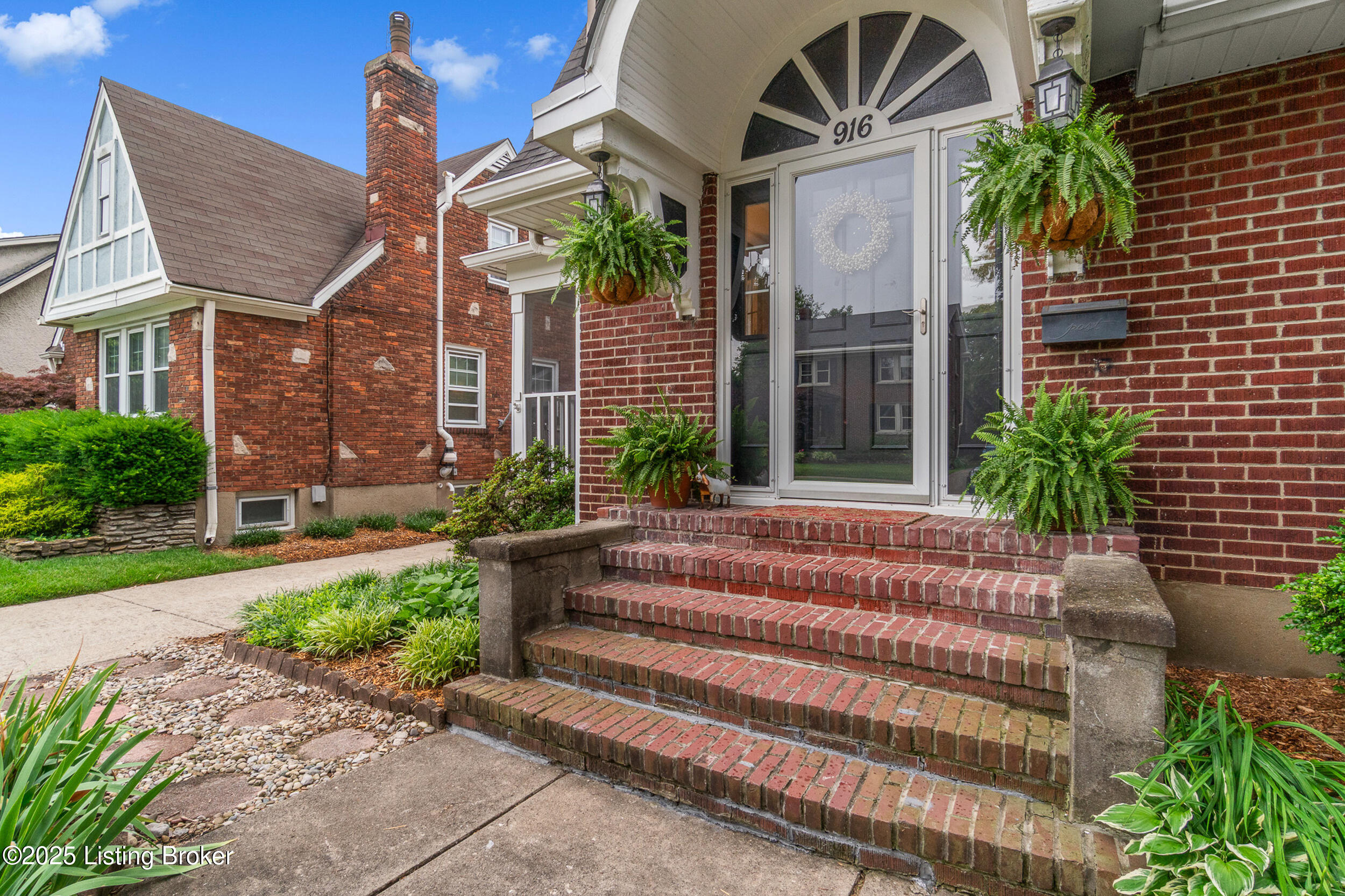 916 Greenleaf Rd