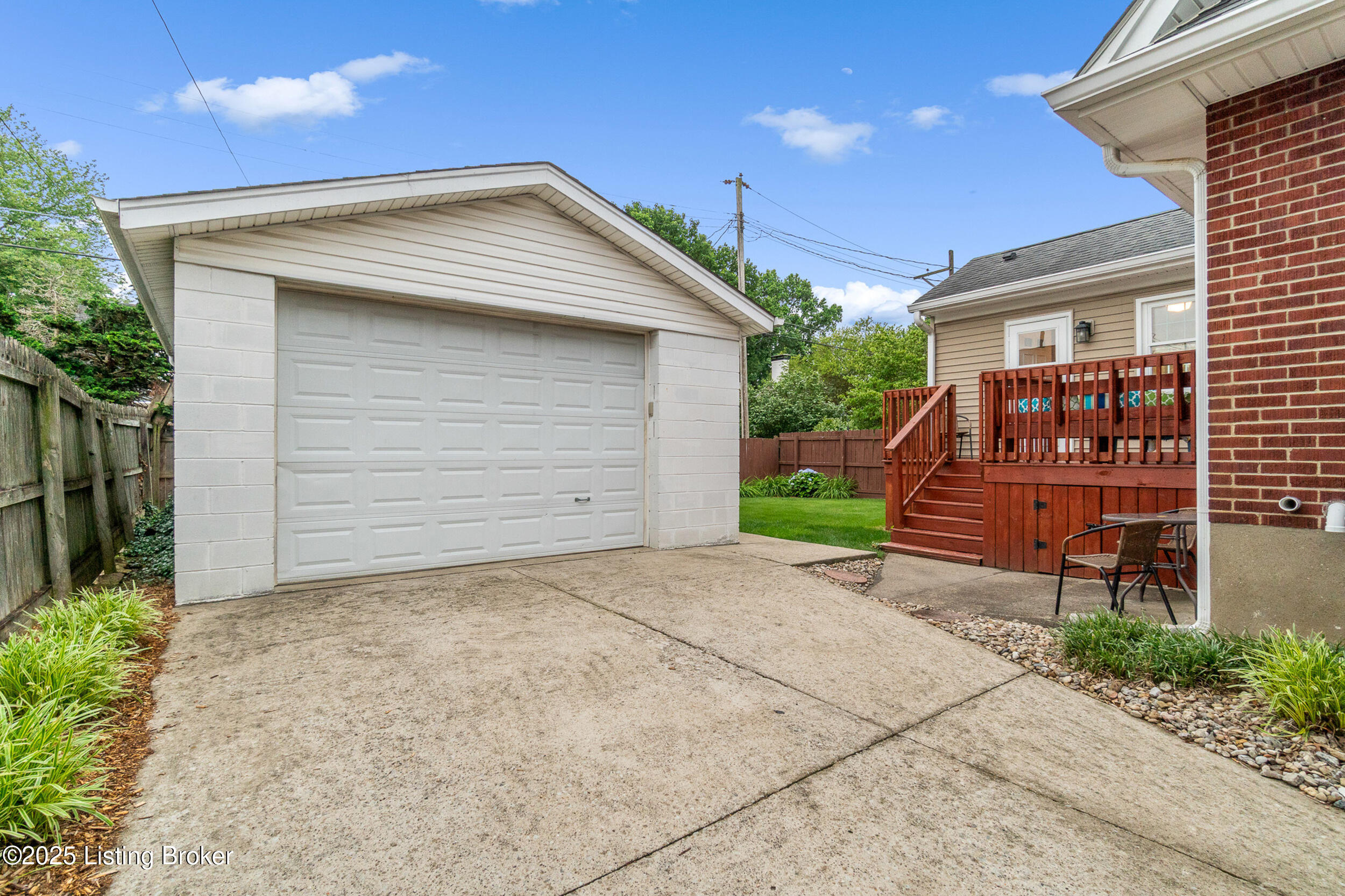 916 Greenleaf Rd