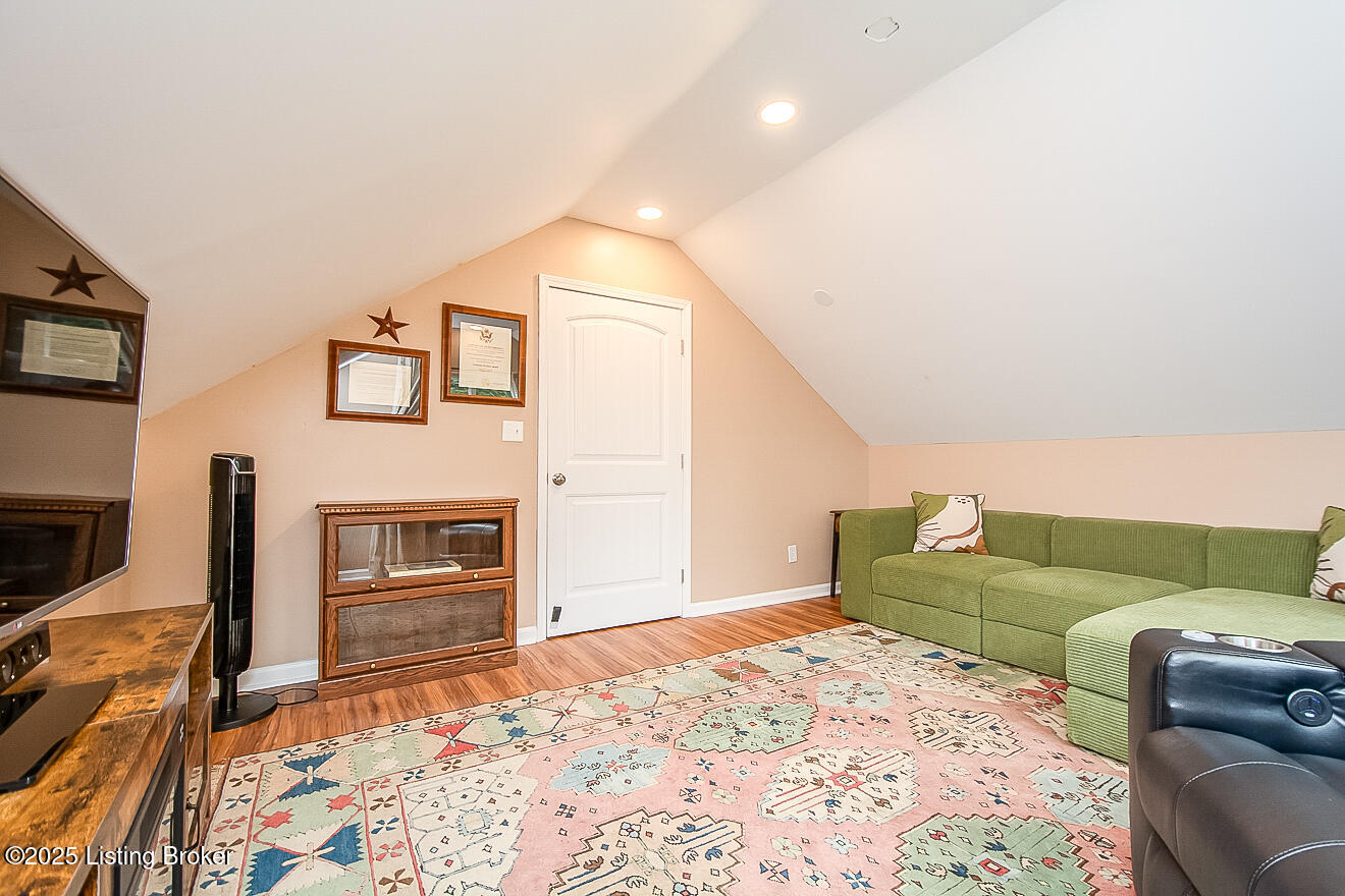 114 S Crestmoor Ave