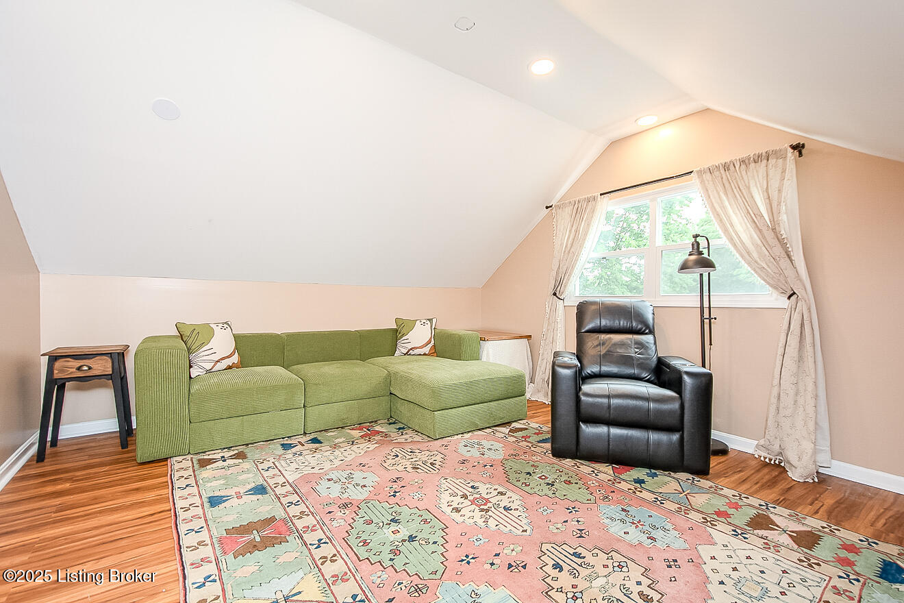 114 S Crestmoor Ave