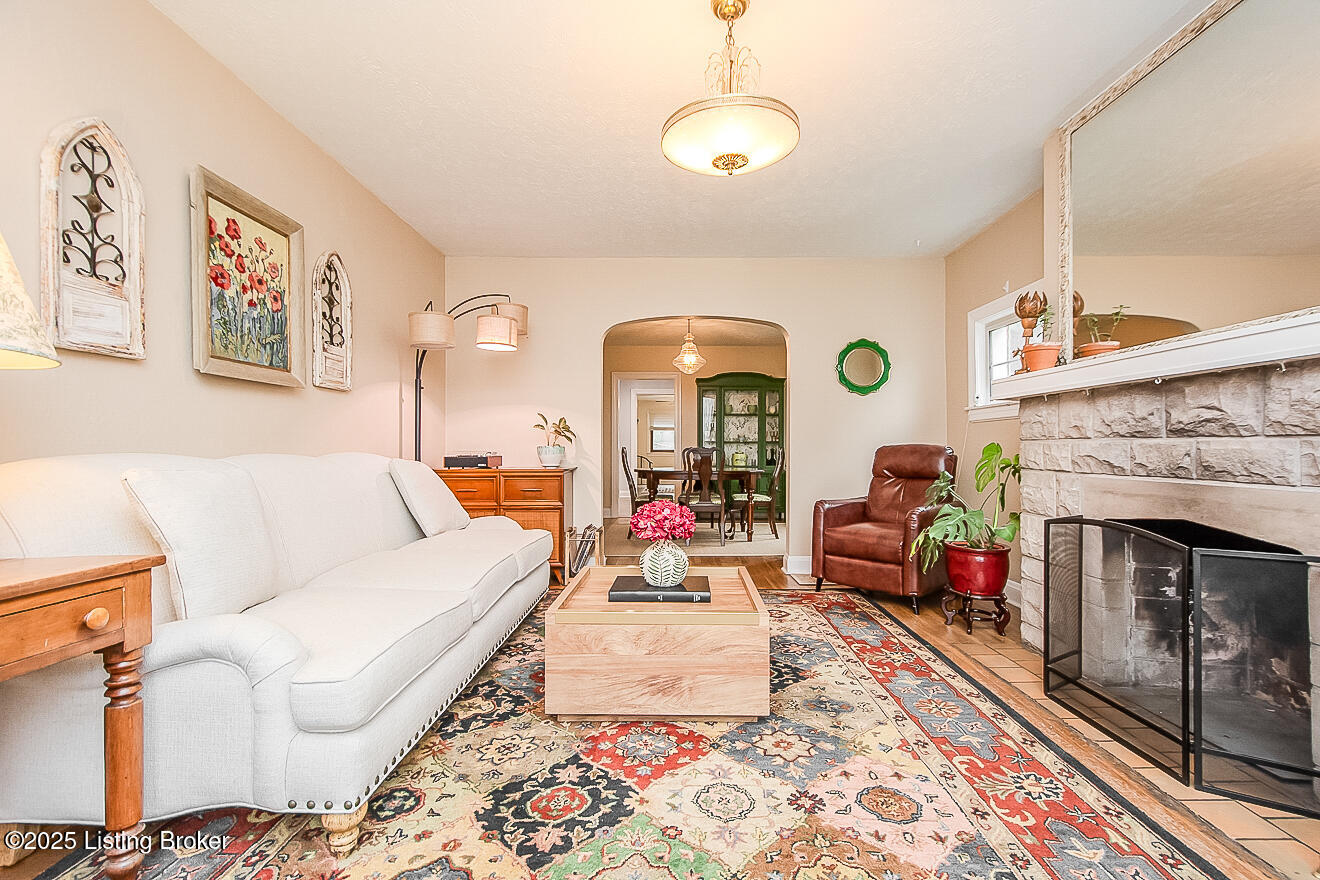 114 S Crestmoor Ave