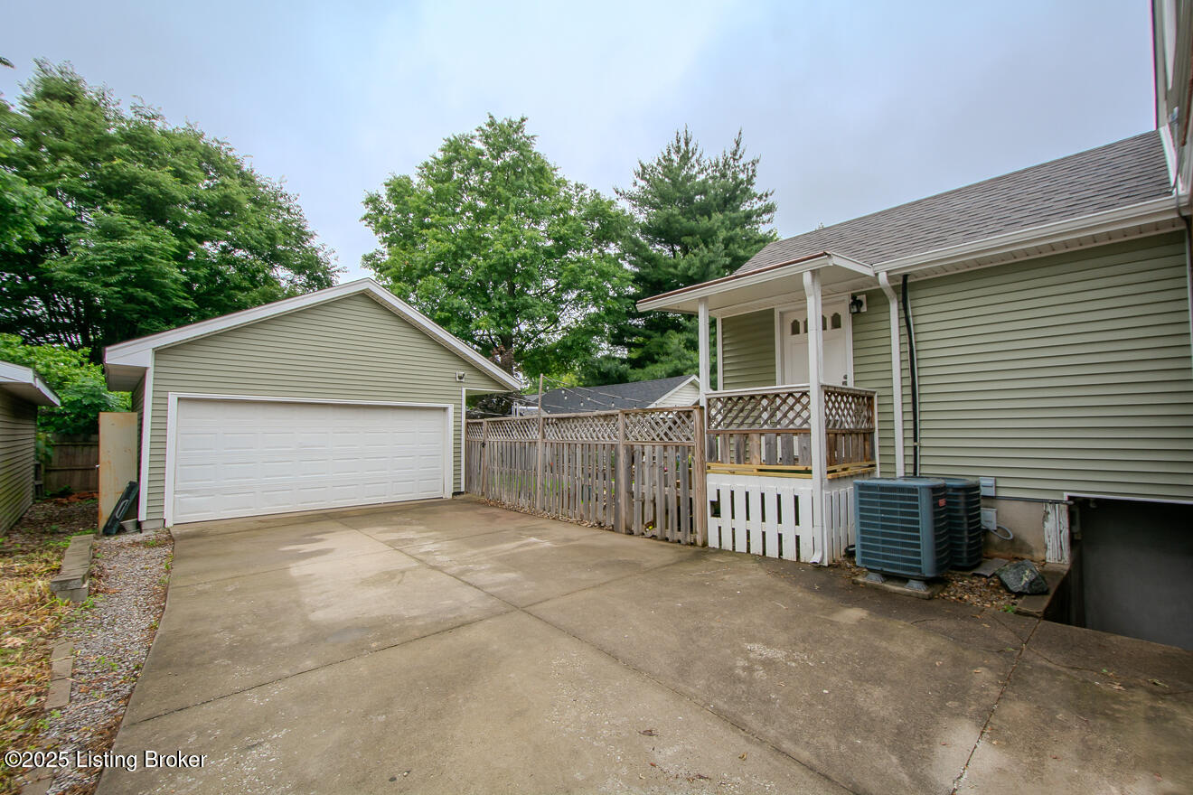 114 S Crestmoor Ave