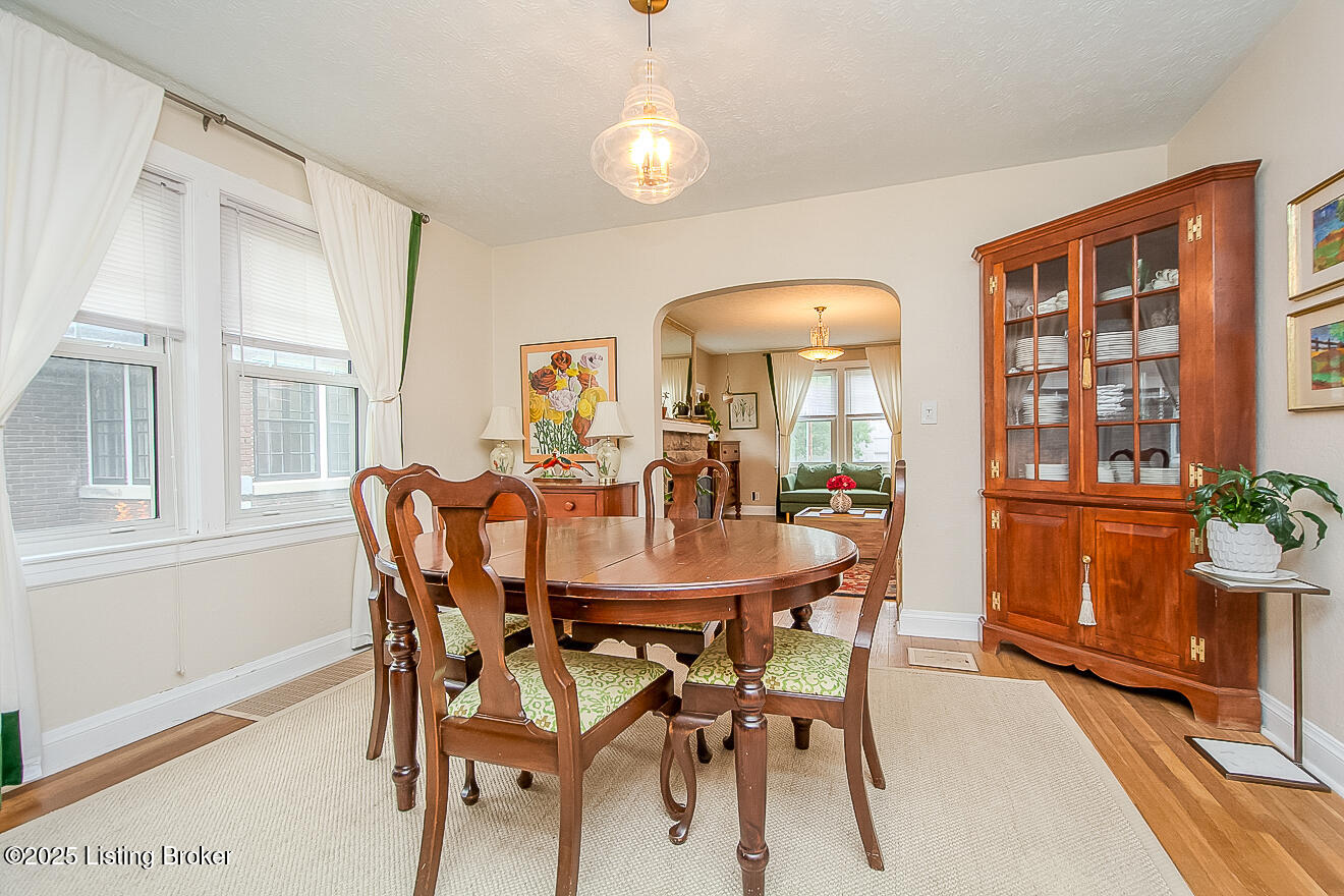 114 S Crestmoor Ave