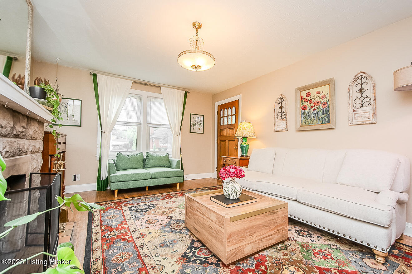 114 S Crestmoor Ave