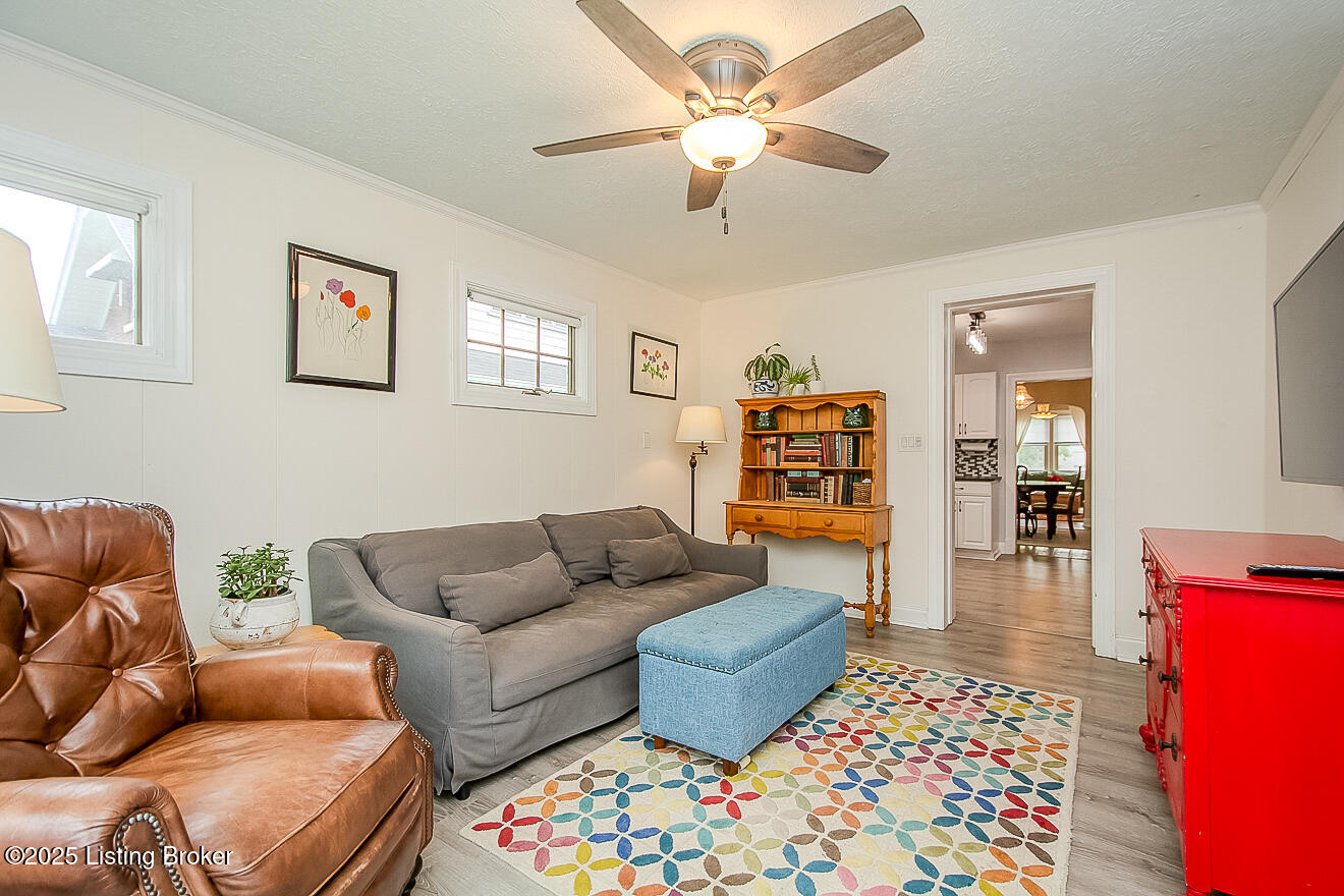114 S Crestmoor Ave