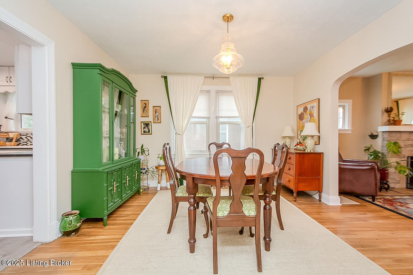 114 S Crestmoor Ave