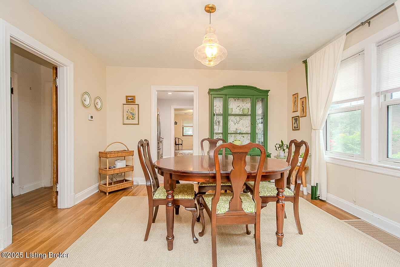 114 S Crestmoor Ave