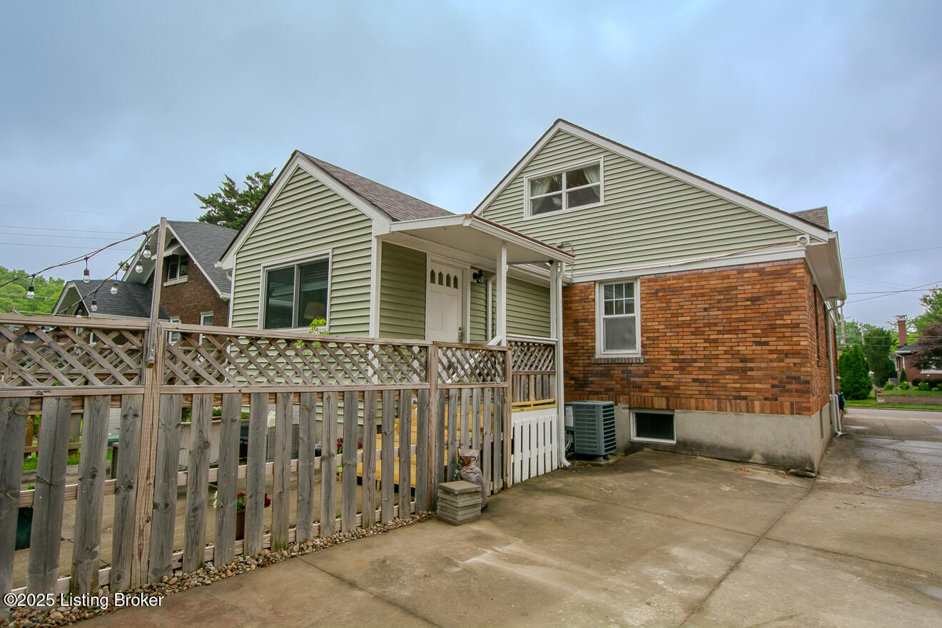114 S Crestmoor Ave