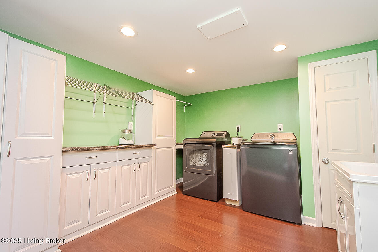 114 S Crestmoor Ave