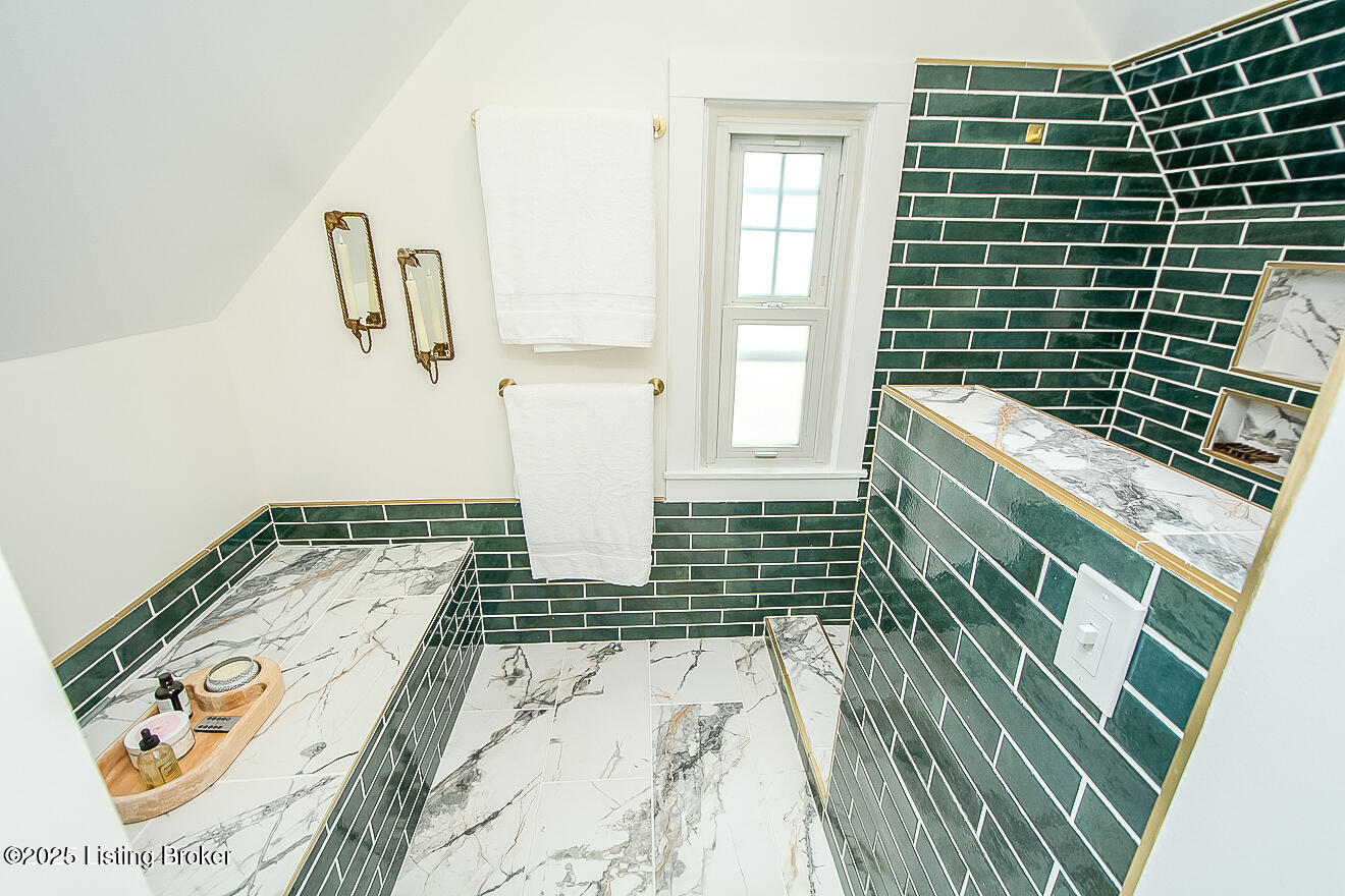 114 S Crestmoor Ave
