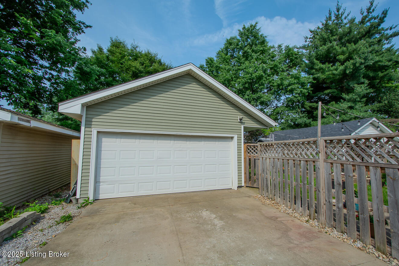 114 S Crestmoor Ave