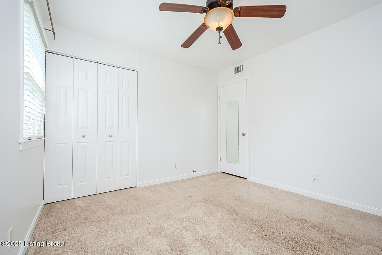 10015 Harlech Ln