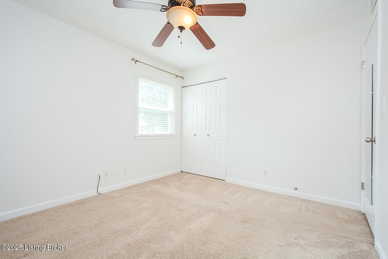 10015 Harlech Ln