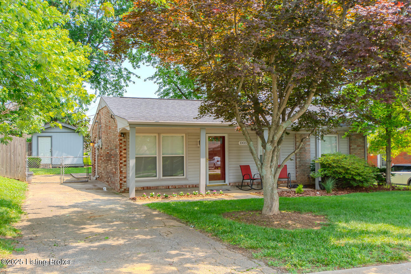 10015 Harlech Ln