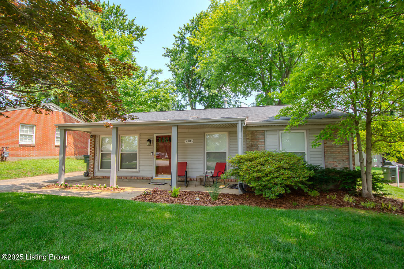 10015 Harlech Ln