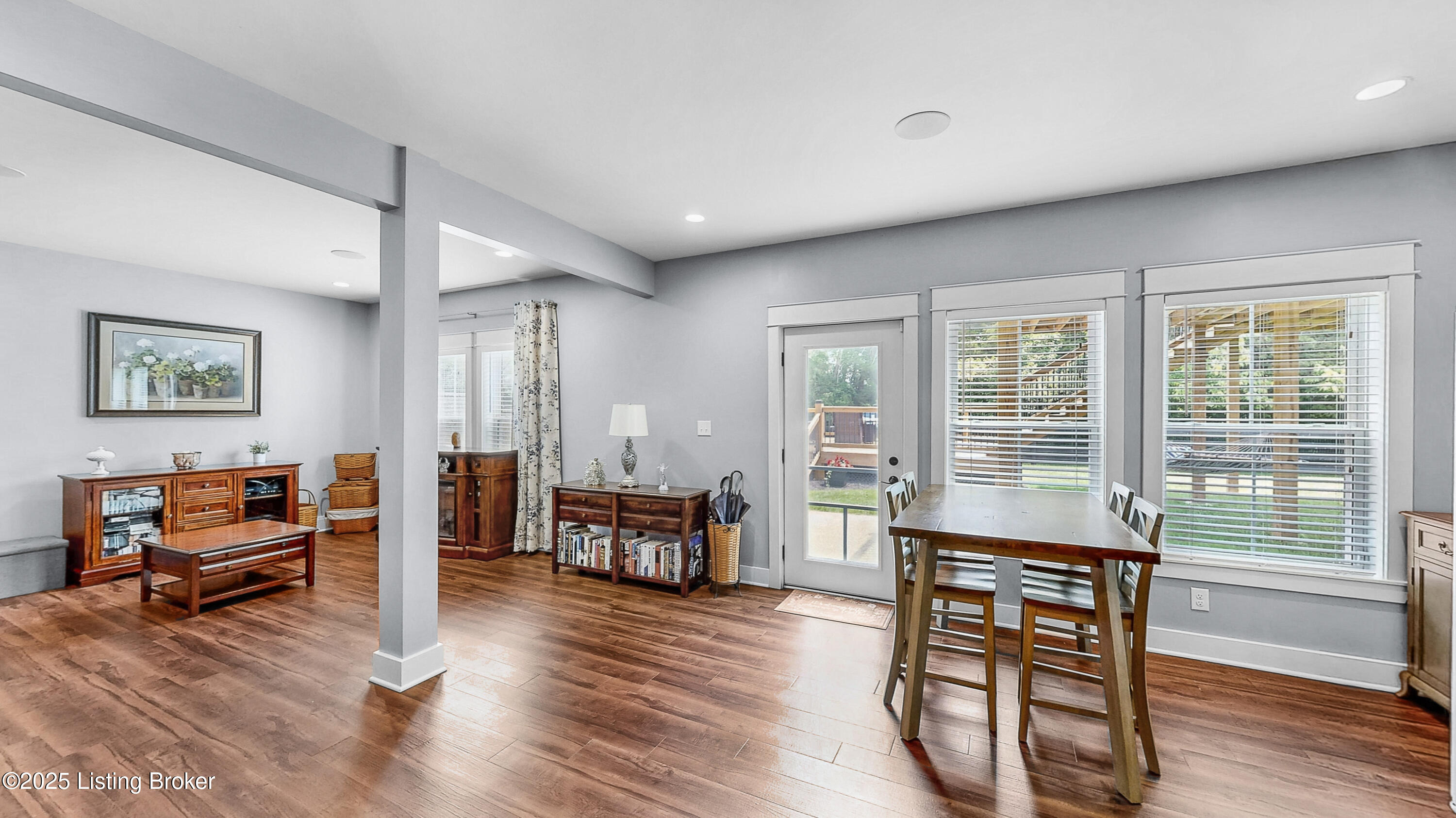 7507 Grand Oaks Dr