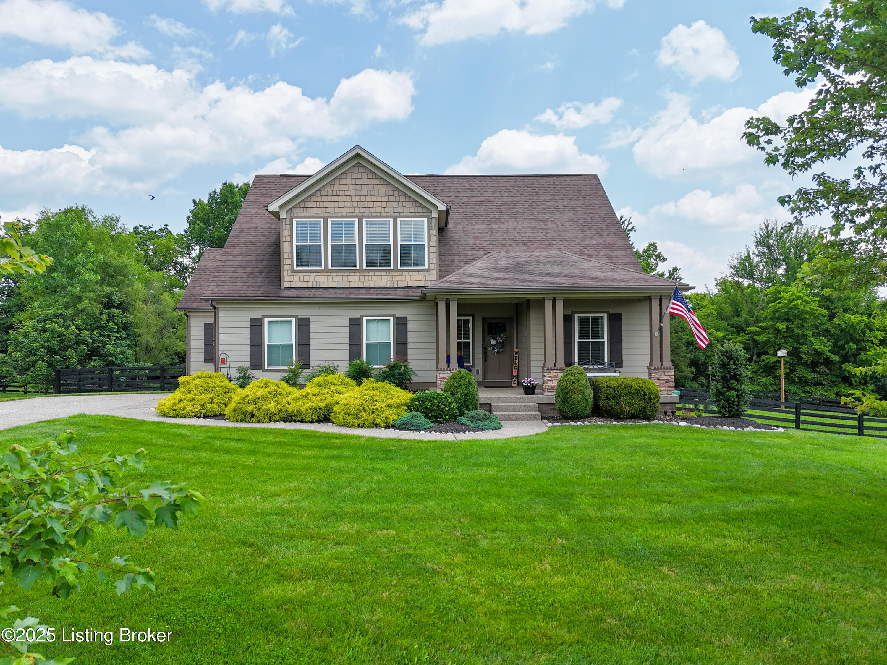 7507 Grand Oaks Dr