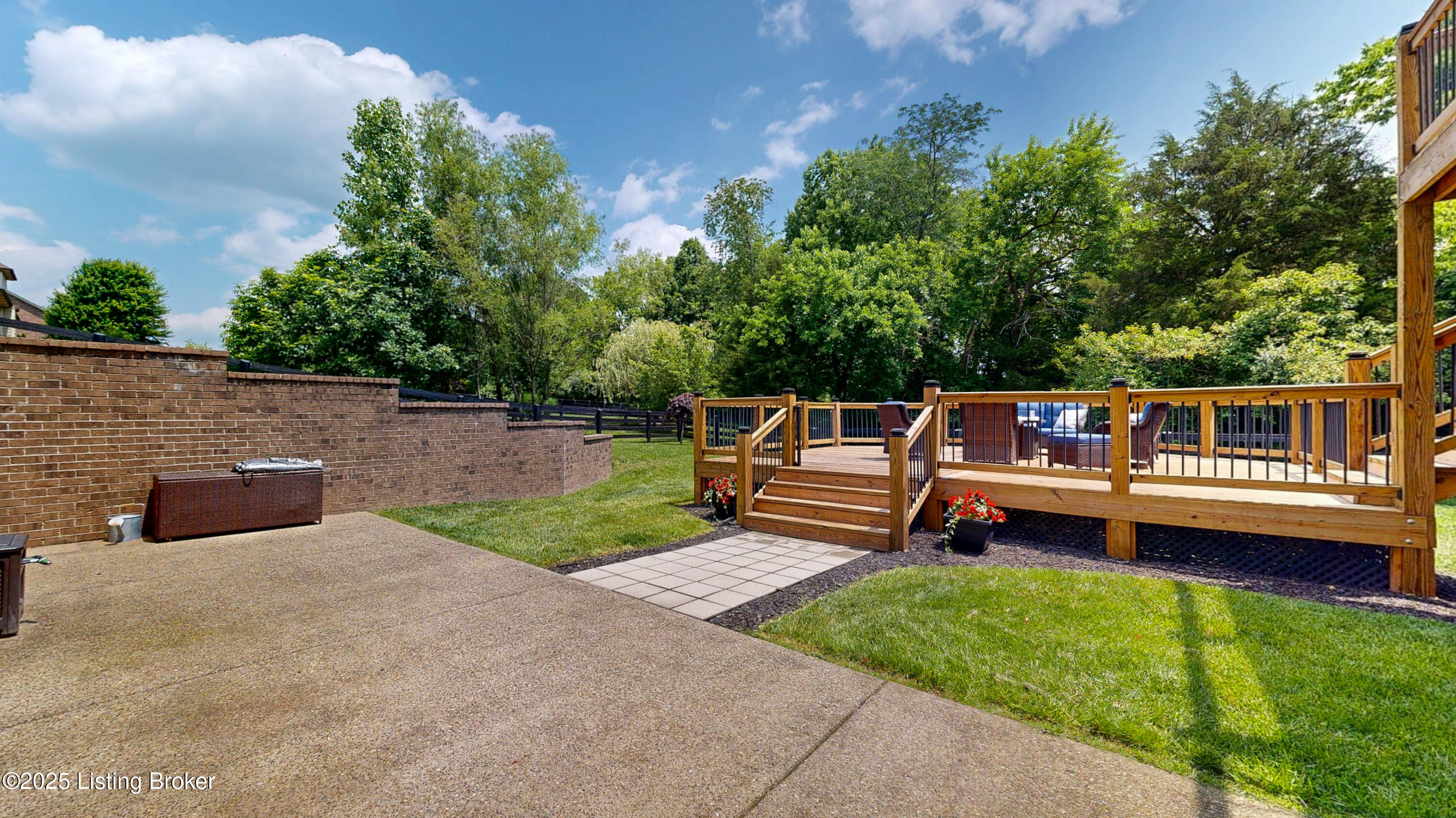 7507 Grand Oaks Dr