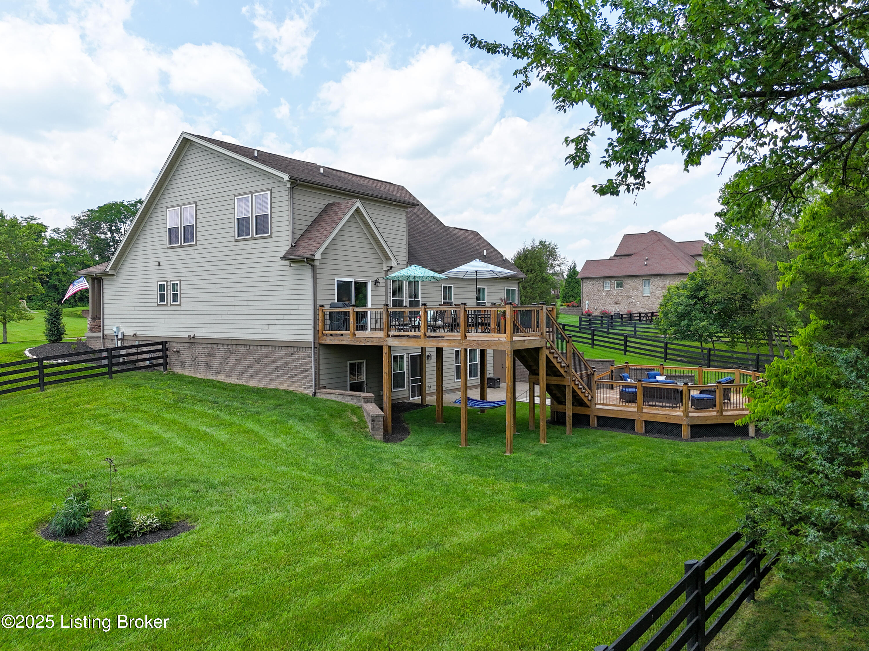 7507 Grand Oaks Dr